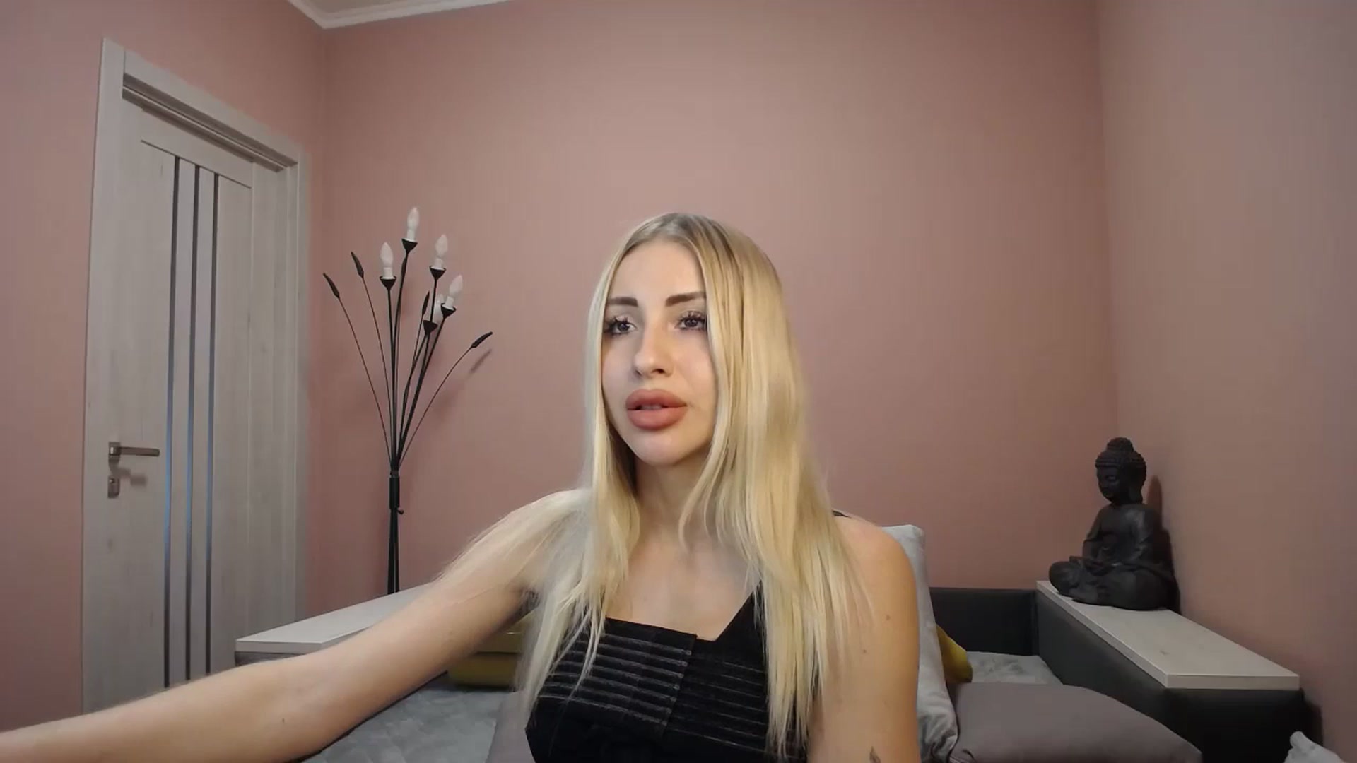 Gallery image thumbnail from KimKalash's myfreecams stream on, 12/26/2023, 10:01 image 14 of 20