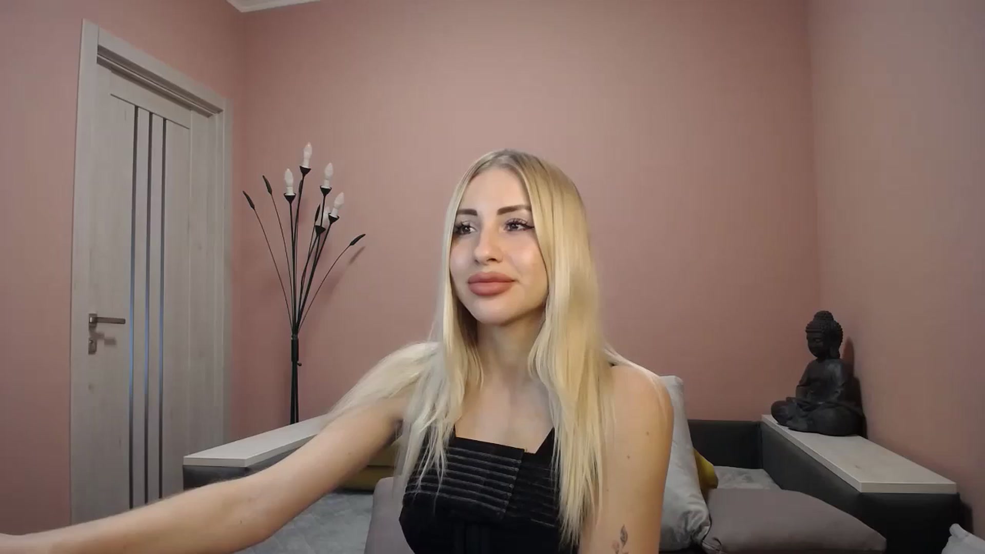 Gallery image thumbnail from KimKalash's myfreecams stream on, 12/26/2023, 10:01 image 7 of 20