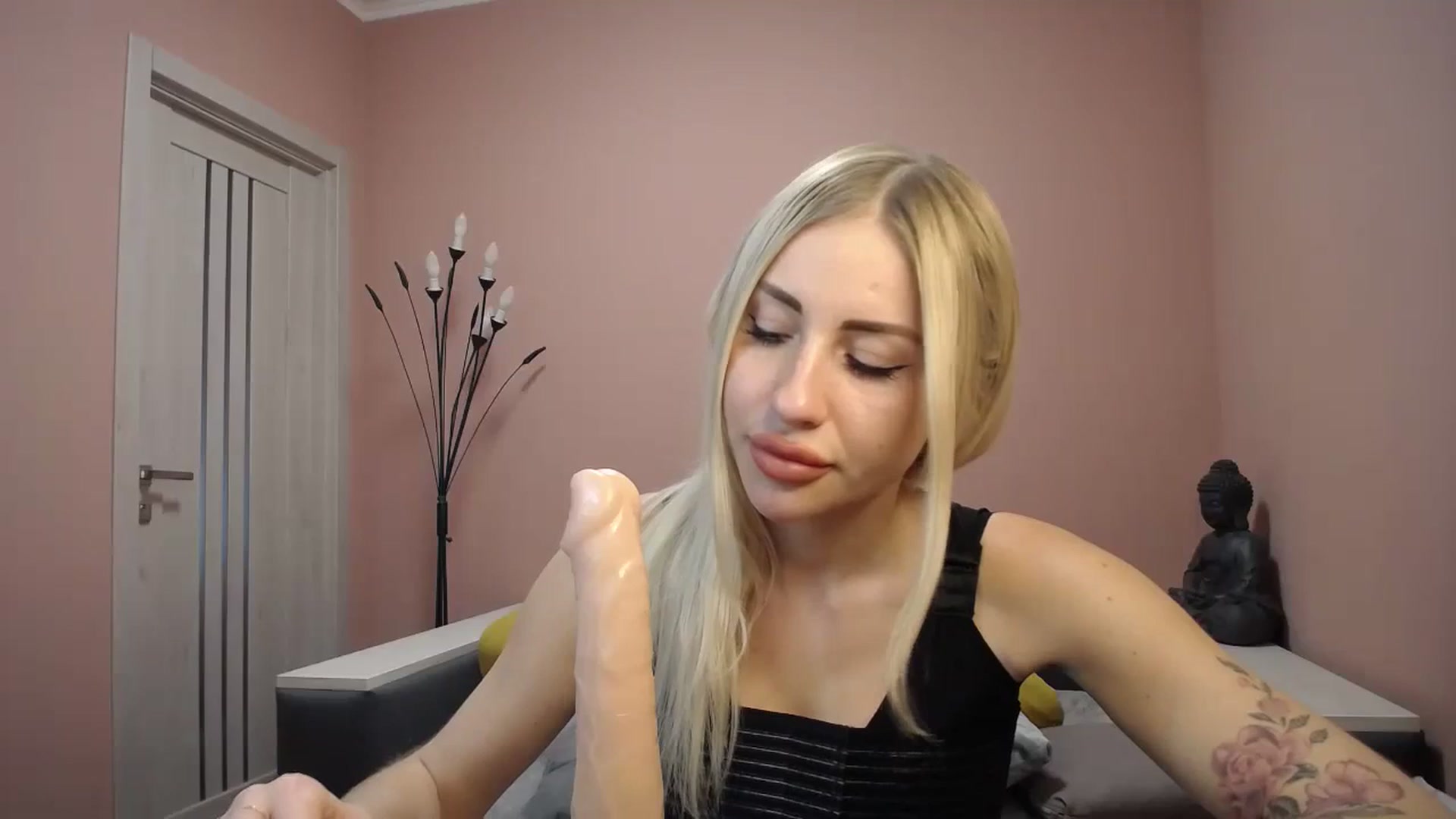 Gallery image thumbnail from KimKalash's myfreecams stream on, 12/26/2023, 12:19 image 19 of 20
