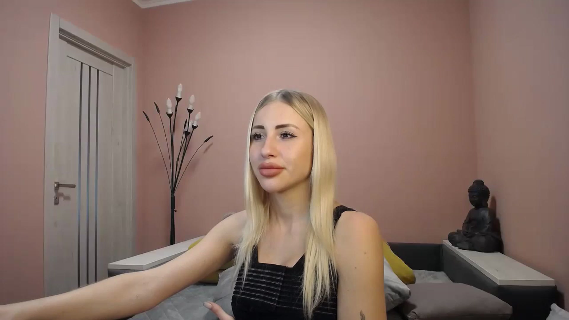 Gallery image thumbnail from KimKalash's myfreecams stream on, 12/26/2023, 12:19 image 12 of 20
