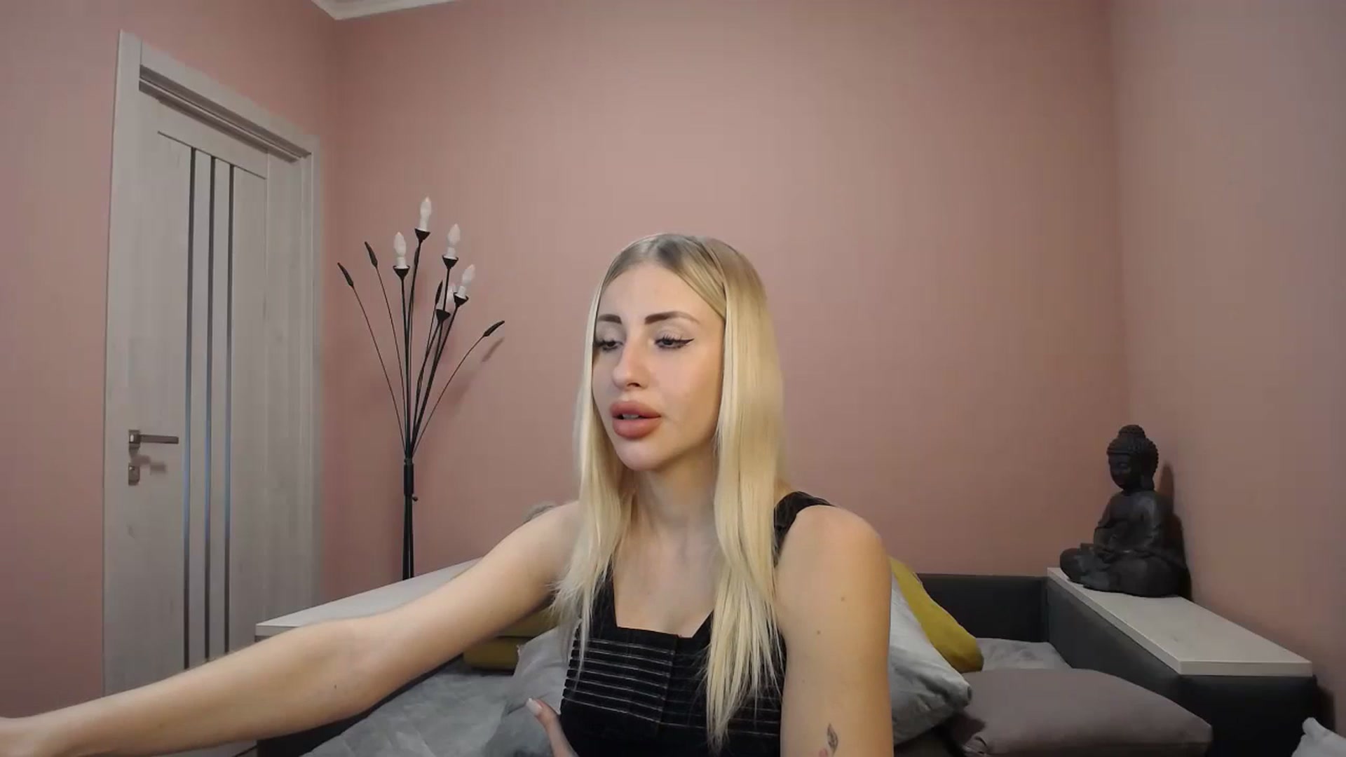 Gallery image thumbnail from KimKalash's myfreecams stream on, 12/26/2023, 12:19 image 11 of 20