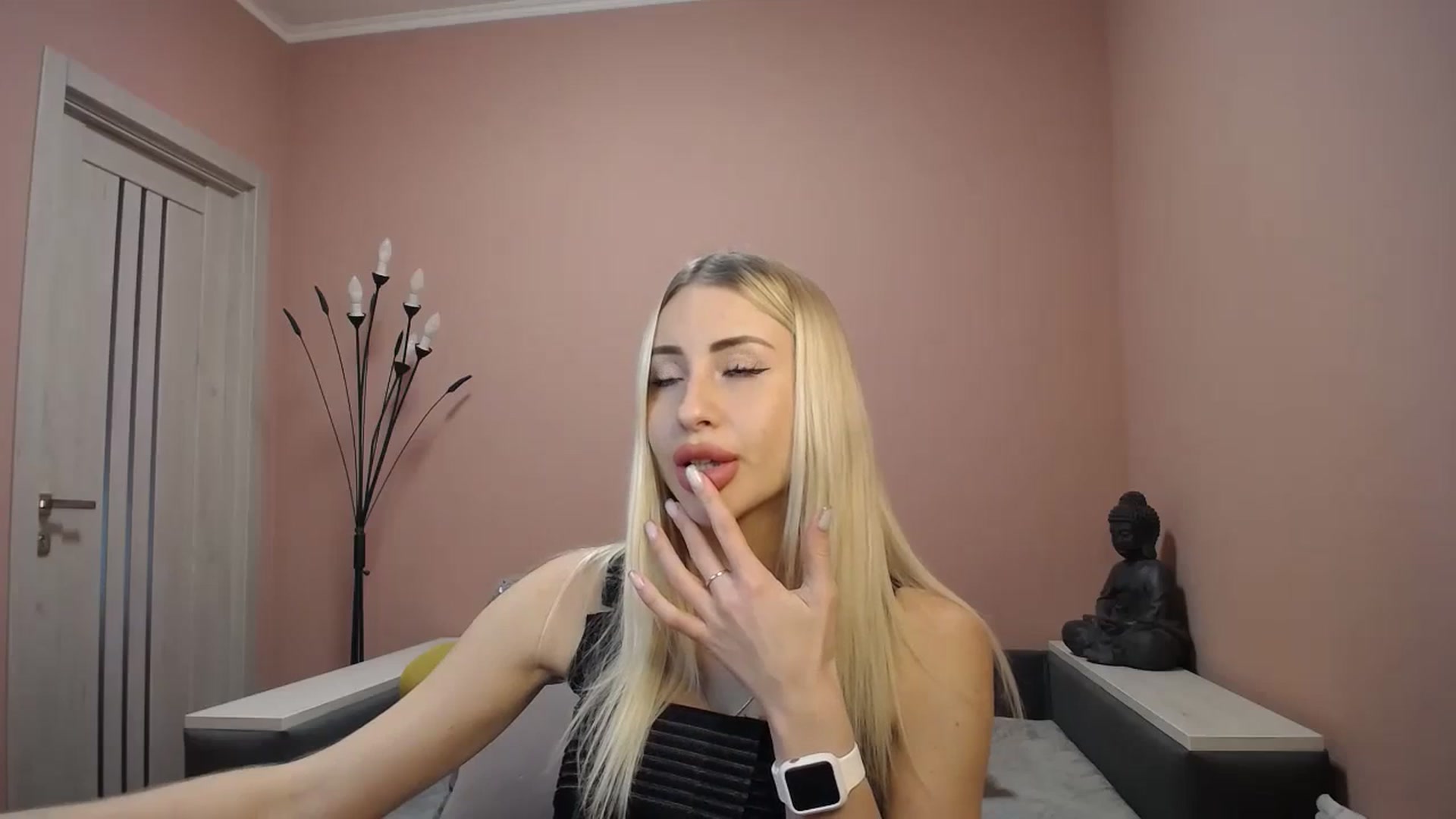 Gallery image thumbnail from KimKalash's myfreecams stream on, 12/27/2023, 09:35 image 3 of 20
