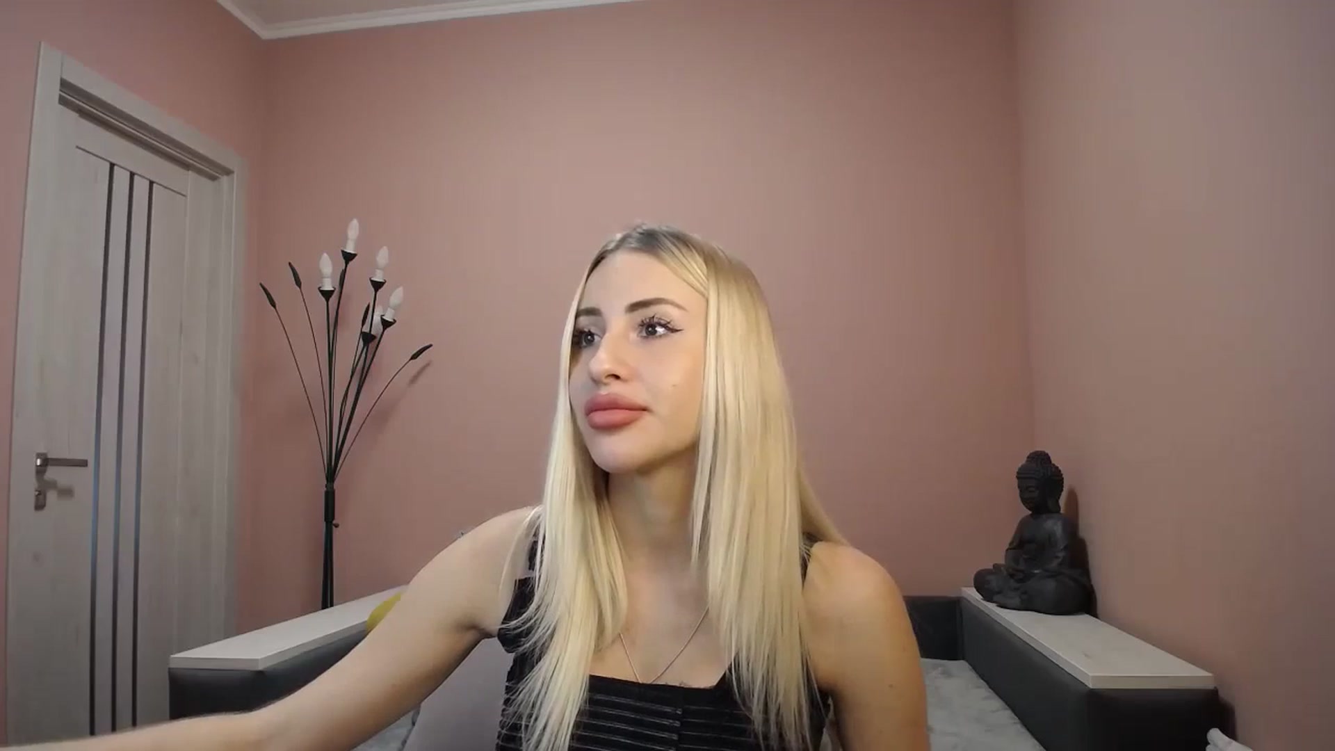 Gallery image thumbnail from KimKalash's myfreecams stream on, 12/27/2023, 09:35 image 4 of 20