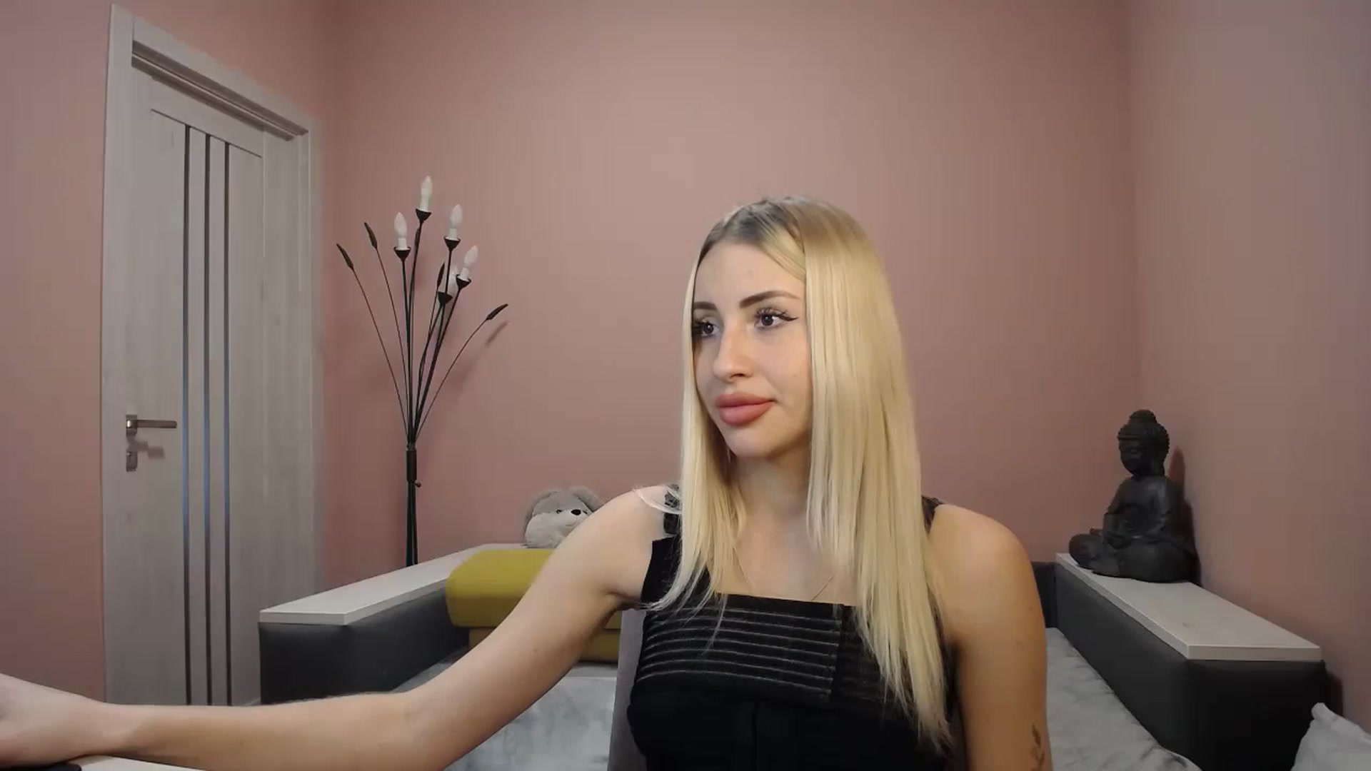 Gallery image thumbnail from KimKalash's myfreecams stream on, 12/27/2023, 10:34 image 9 of 20