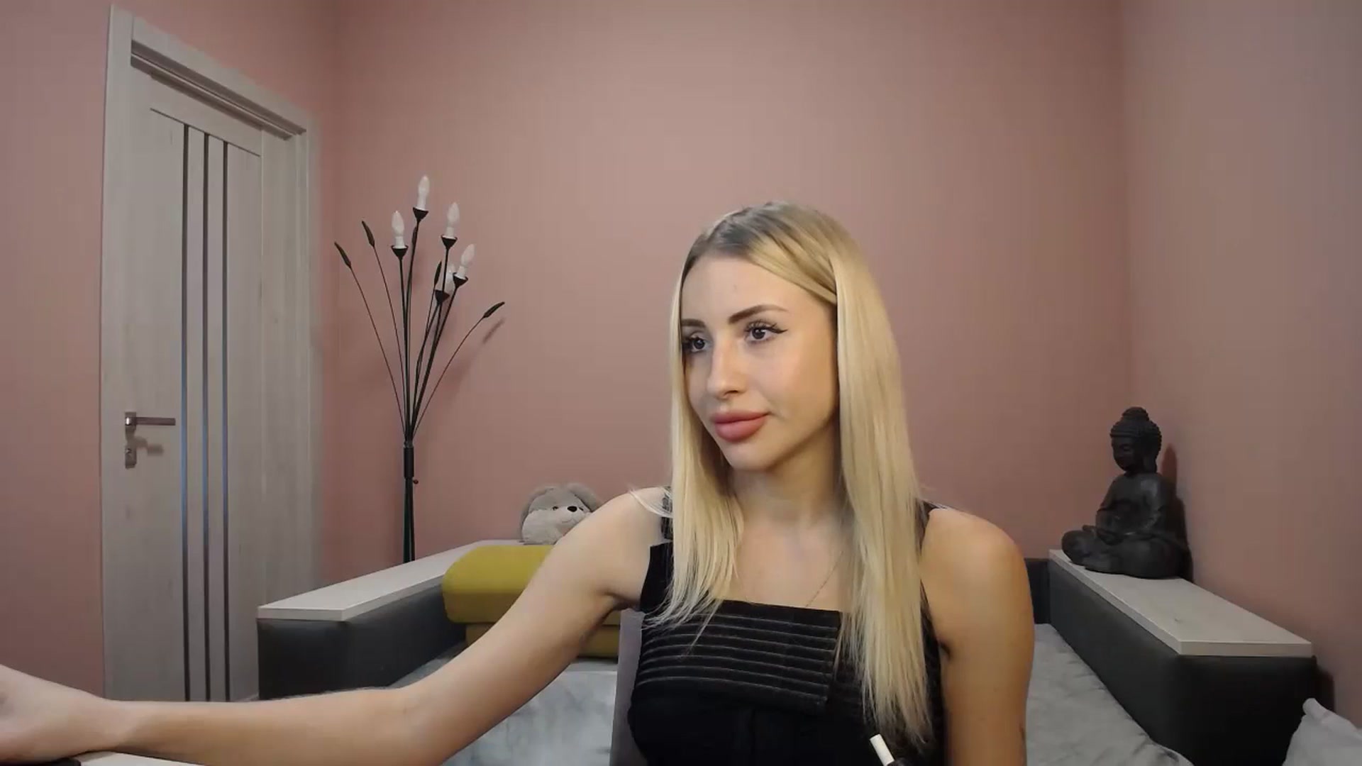 Gallery image thumbnail from KimKalash's myfreecams stream on, 12/27/2023, 10:34 image 12 of 20