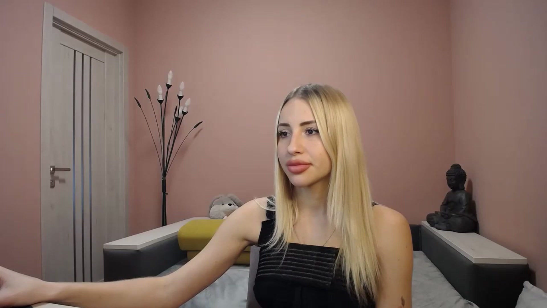 Gallery image thumbnail from KimKalash's myfreecams stream on, 12/27/2023, 10:34 image 16 of 20