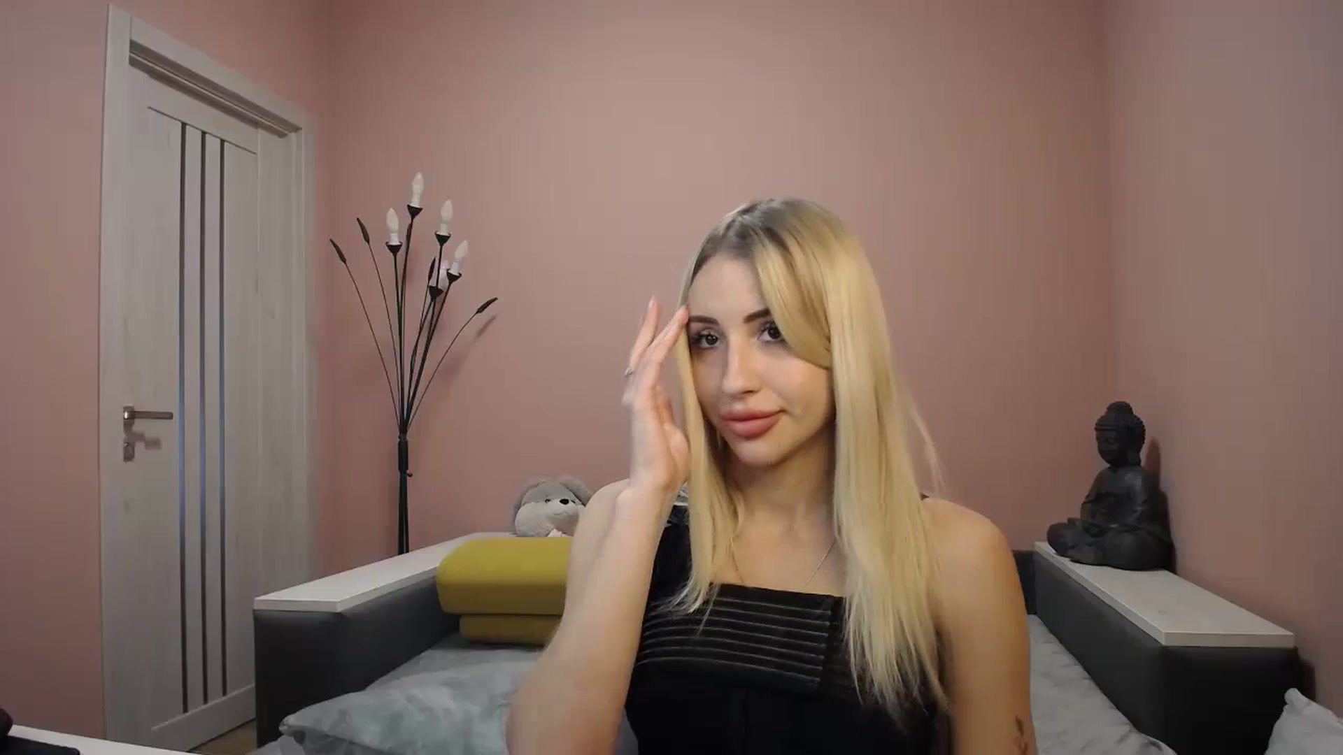 Gallery image thumbnail from KimKalash's myfreecams stream on, 12/27/2023, 10:34 image 10 of 20