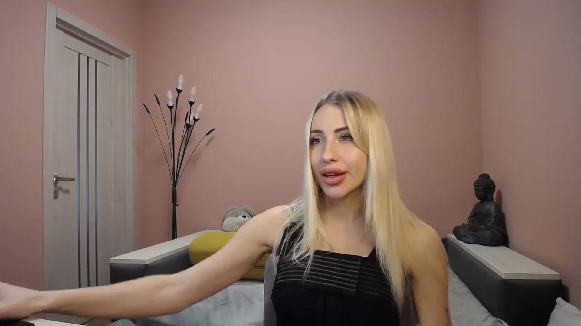 Gallery image thumbnail from KimKalash's myfreecams stream on, 12/27/2023, 10:34 image 20 of 20
