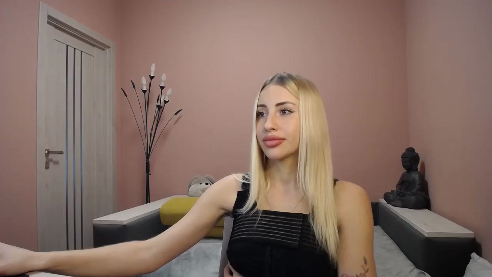 Gallery image thumbnail from KimKalash's myfreecams stream on, 12/27/2023, 10:34 image 8 of 20