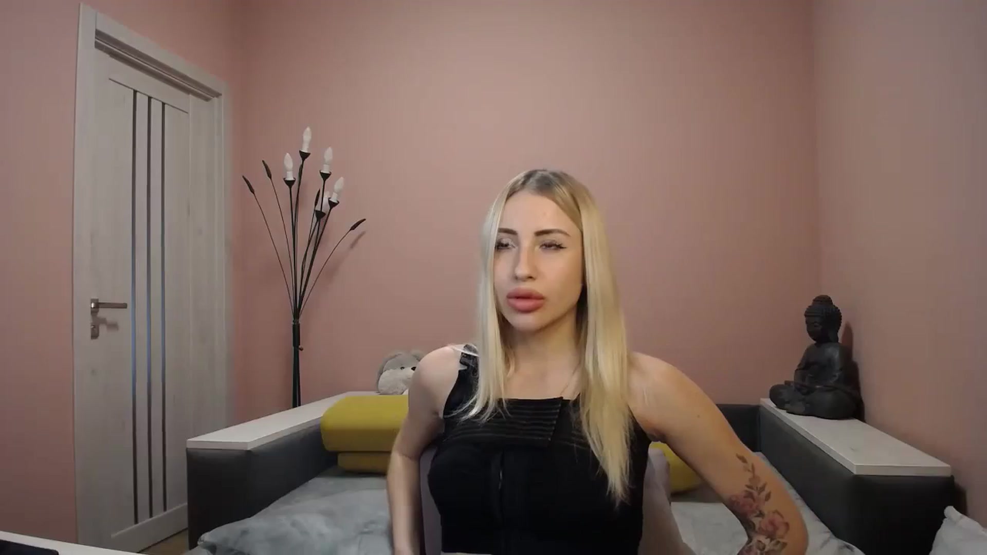Gallery image thumbnail from KimKalash's myfreecams stream on, 12/27/2023, 10:34 image 2 of 20
