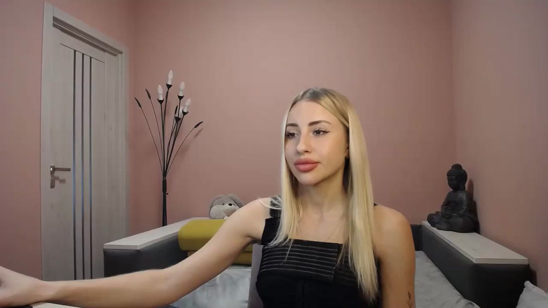 Gallery image thumbnail from KimKalash's myfreecams stream on, 12/27/2023, 10:34 image 13 of 20