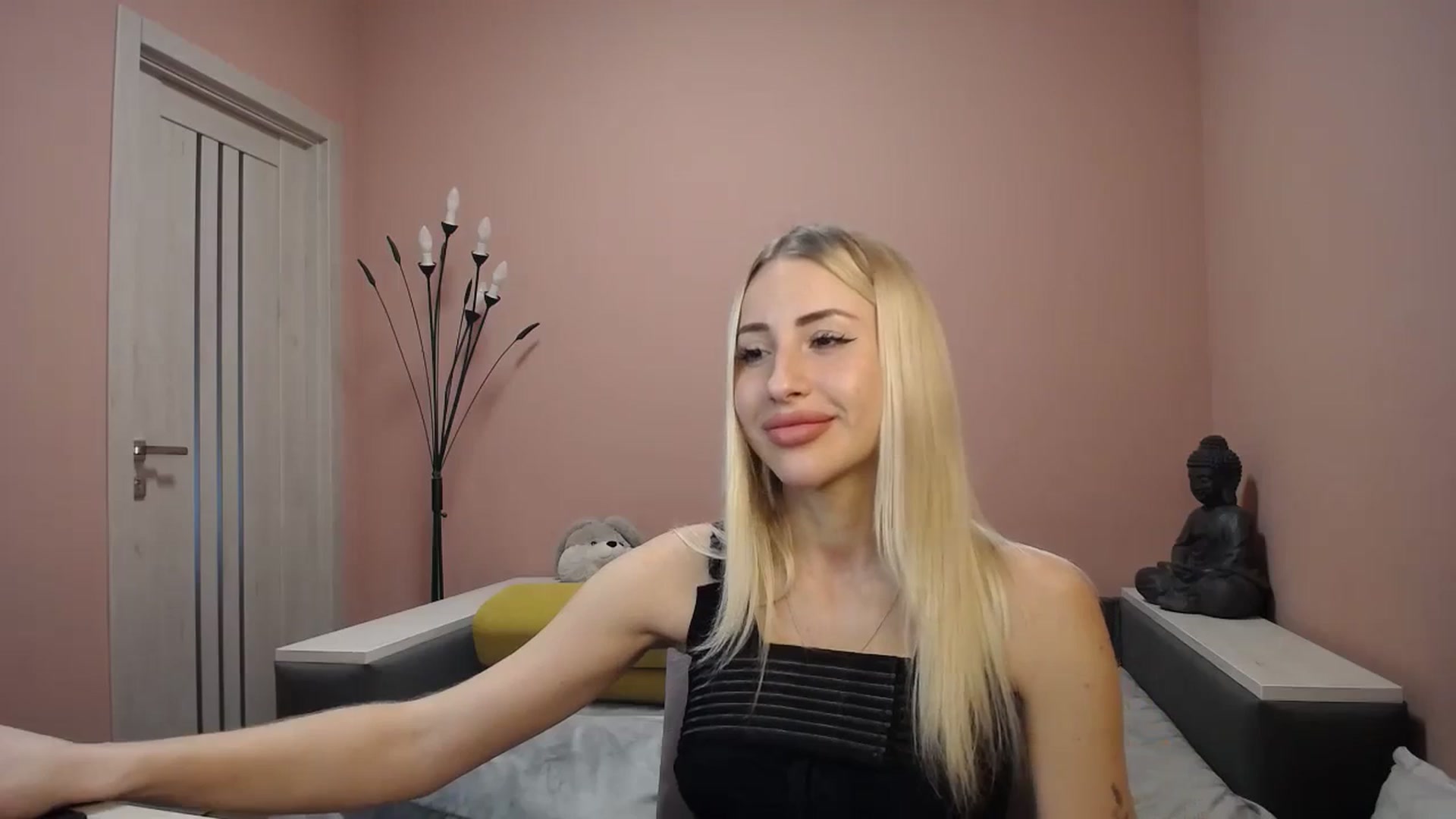 Gallery image thumbnail from KimKalash's myfreecams stream on, 12/27/2023, 10:34 image 19 of 20