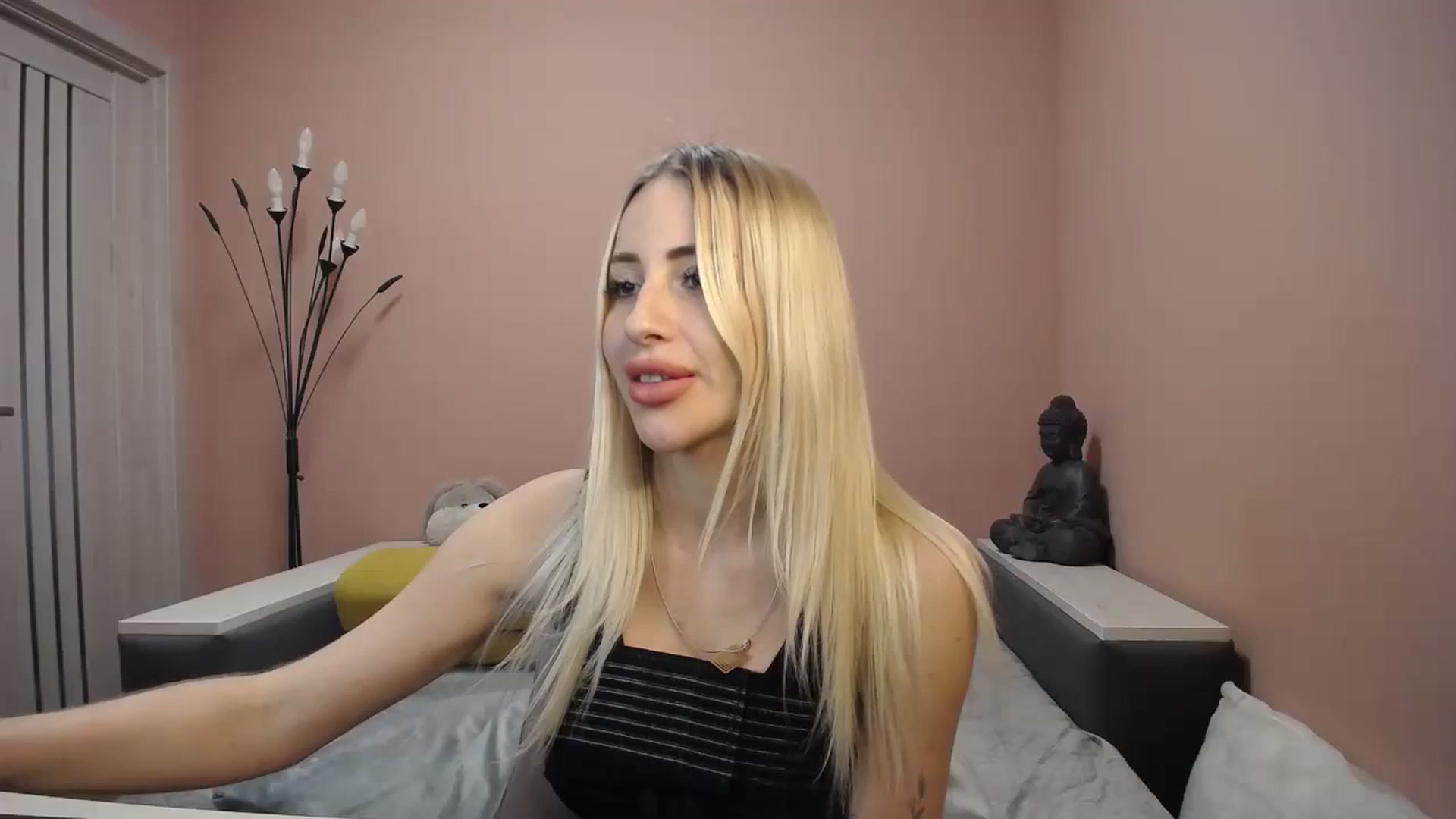 Gallery image thumbnail from KimKalash's myfreecams stream on, 12/27/2023, 12:35 image 19 of 20