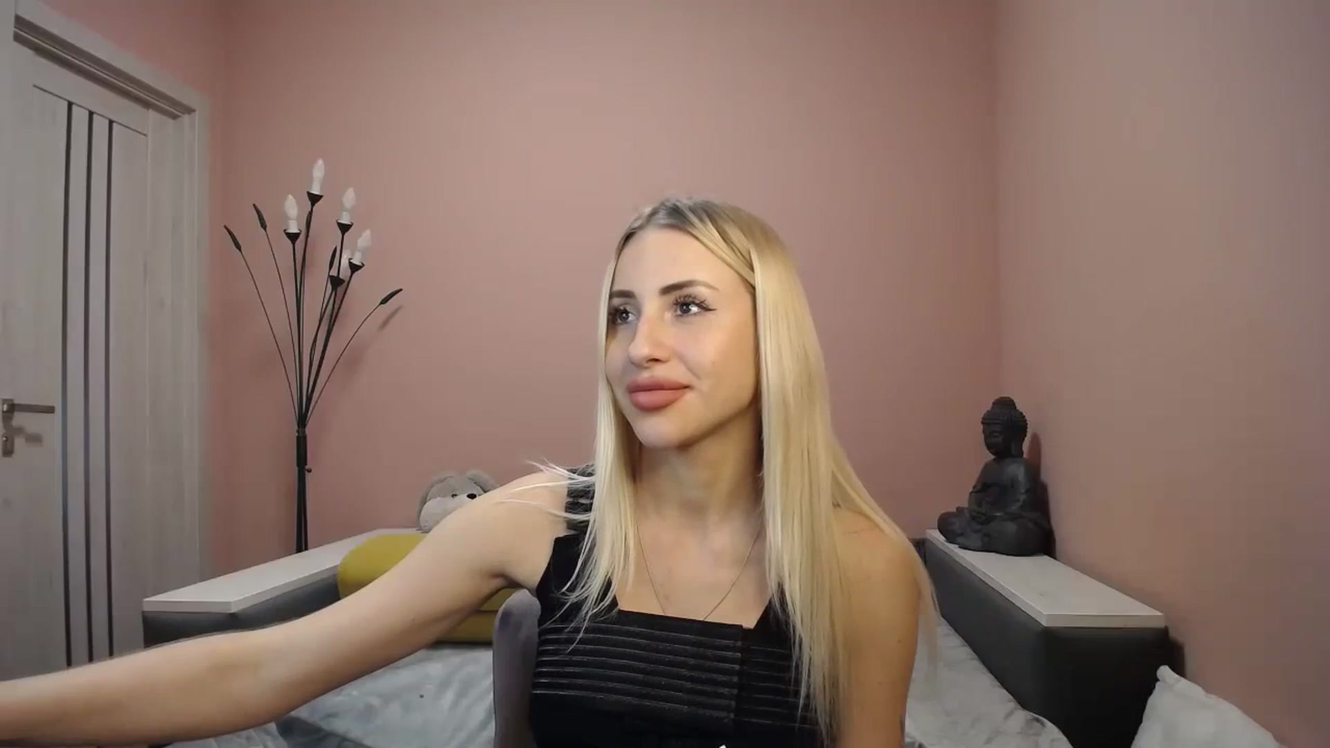 Gallery image thumbnail from KimKalash's myfreecams stream on, 12/27/2023, 12:35 image 10 of 20