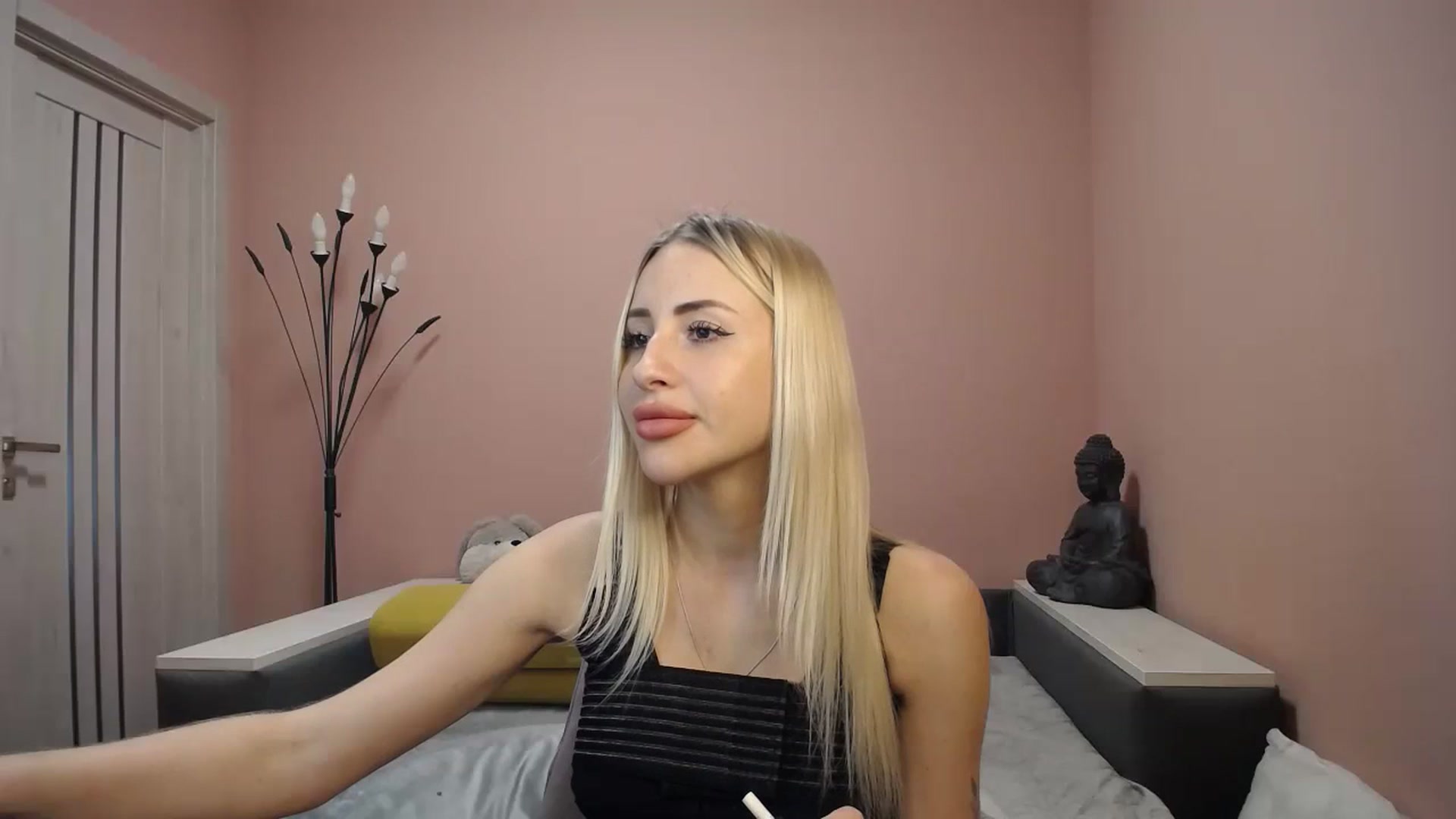 Gallery image thumbnail from KimKalash's myfreecams stream on, 12/27/2023, 12:35 image 13 of 20