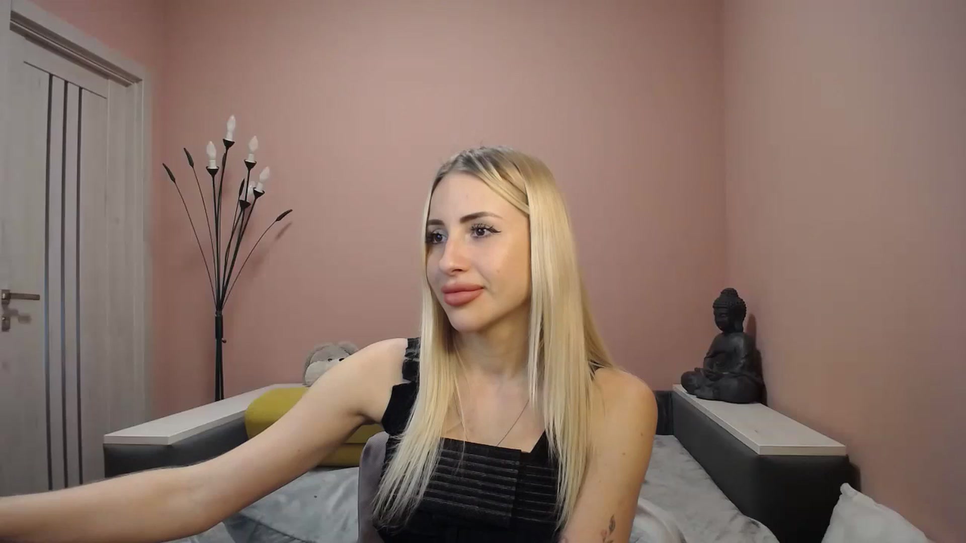 Gallery image thumbnail from KimKalash's myfreecams stream on, 12/27/2023, 12:35 image 6 of 20