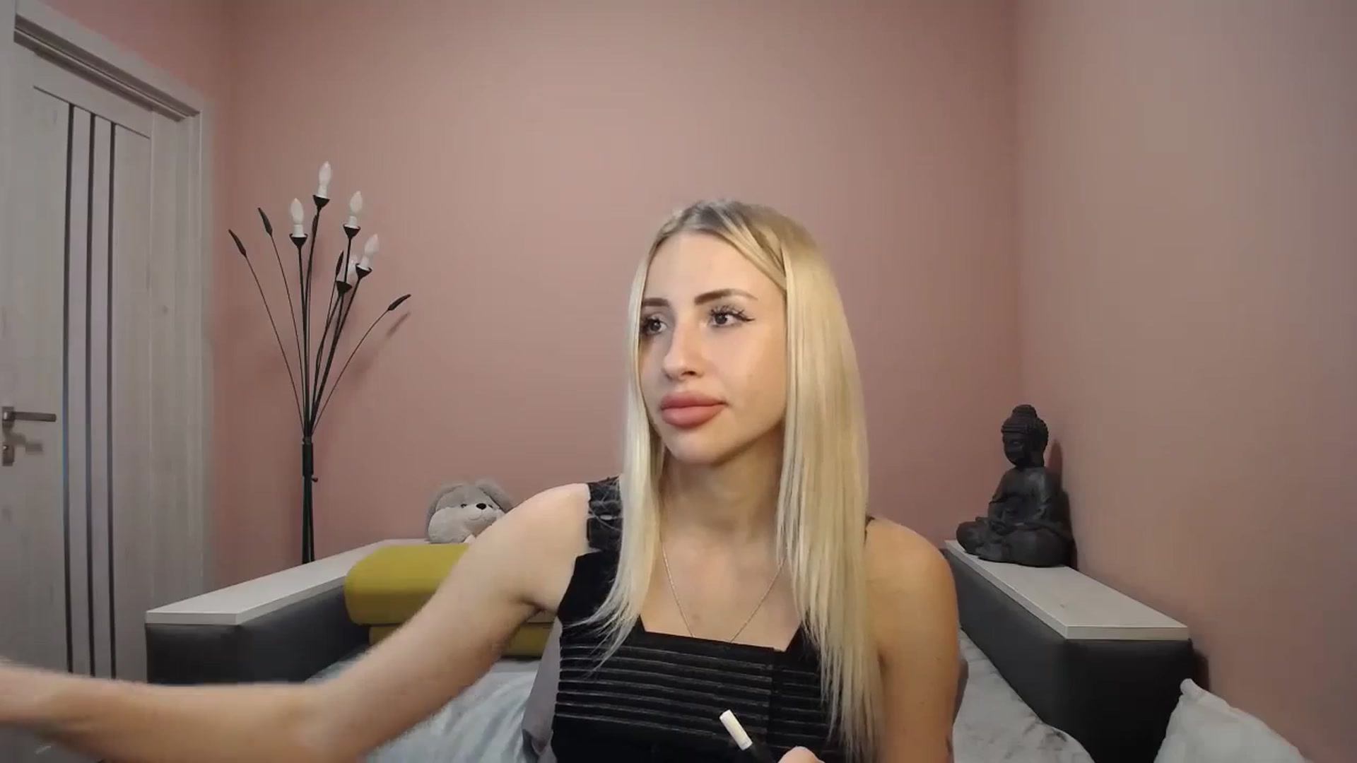 Gallery image thumbnail from KimKalash's myfreecams stream on, 12/27/2023, 12:35 image 12 of 20