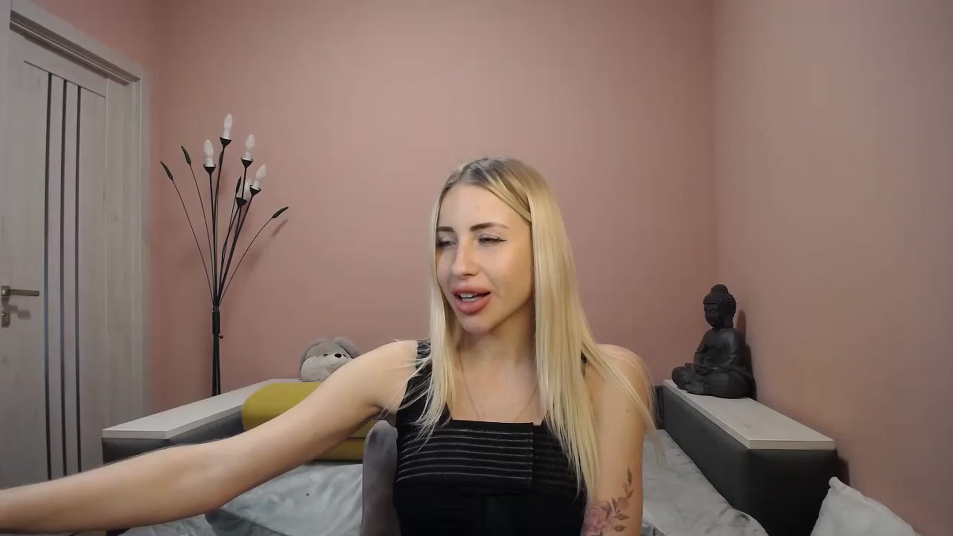 Gallery image thumbnail from KimKalash's myfreecams stream on, 12/27/2023, 12:35 image 11 of 20