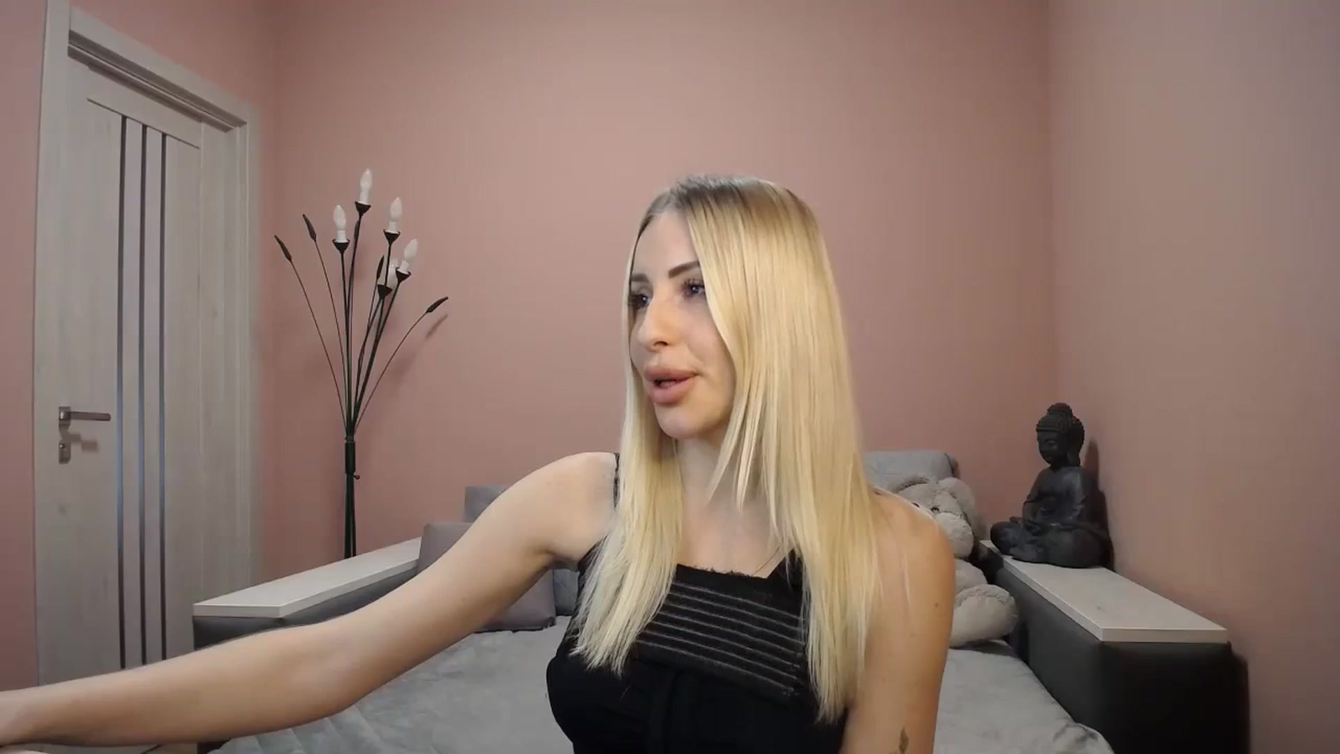 Gallery image thumbnail from KimKalash's myfreecams stream on, 01/04/2024, 10:01 image 6 of 20