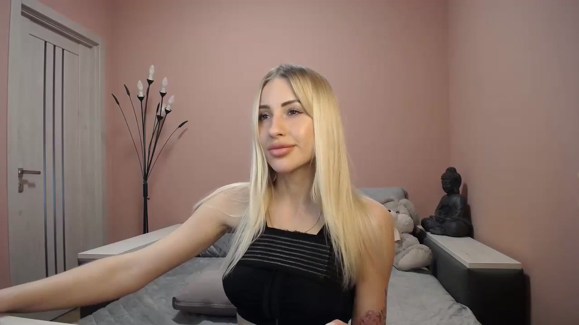 Gallery image thumbnail from KimKalash's myfreecams stream on, 01/04/2024, 10:01 image 20 of 20
