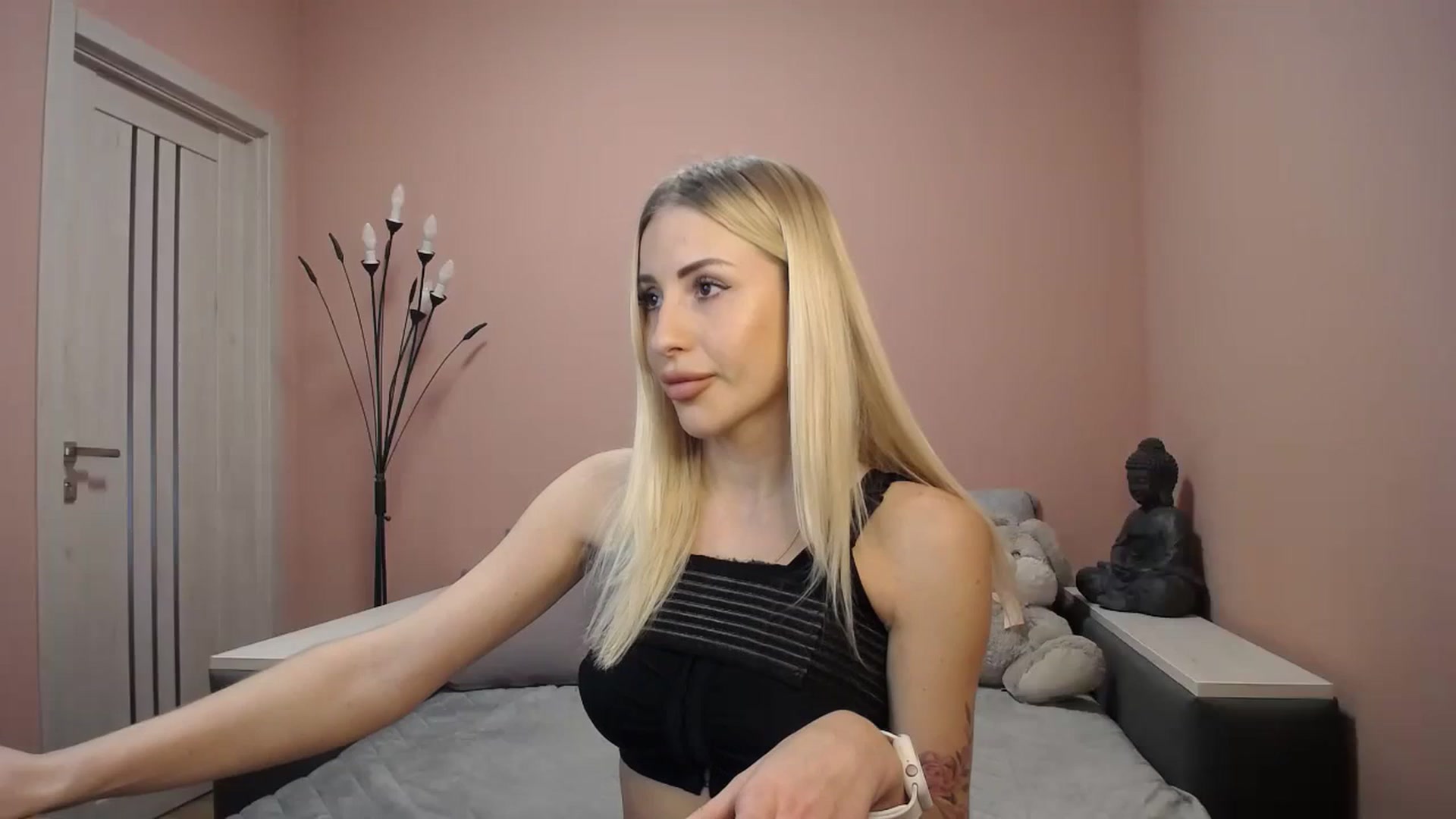 Gallery image thumbnail from KimKalash's myfreecams stream on, 01/04/2024, 10:01 image 1 of 20