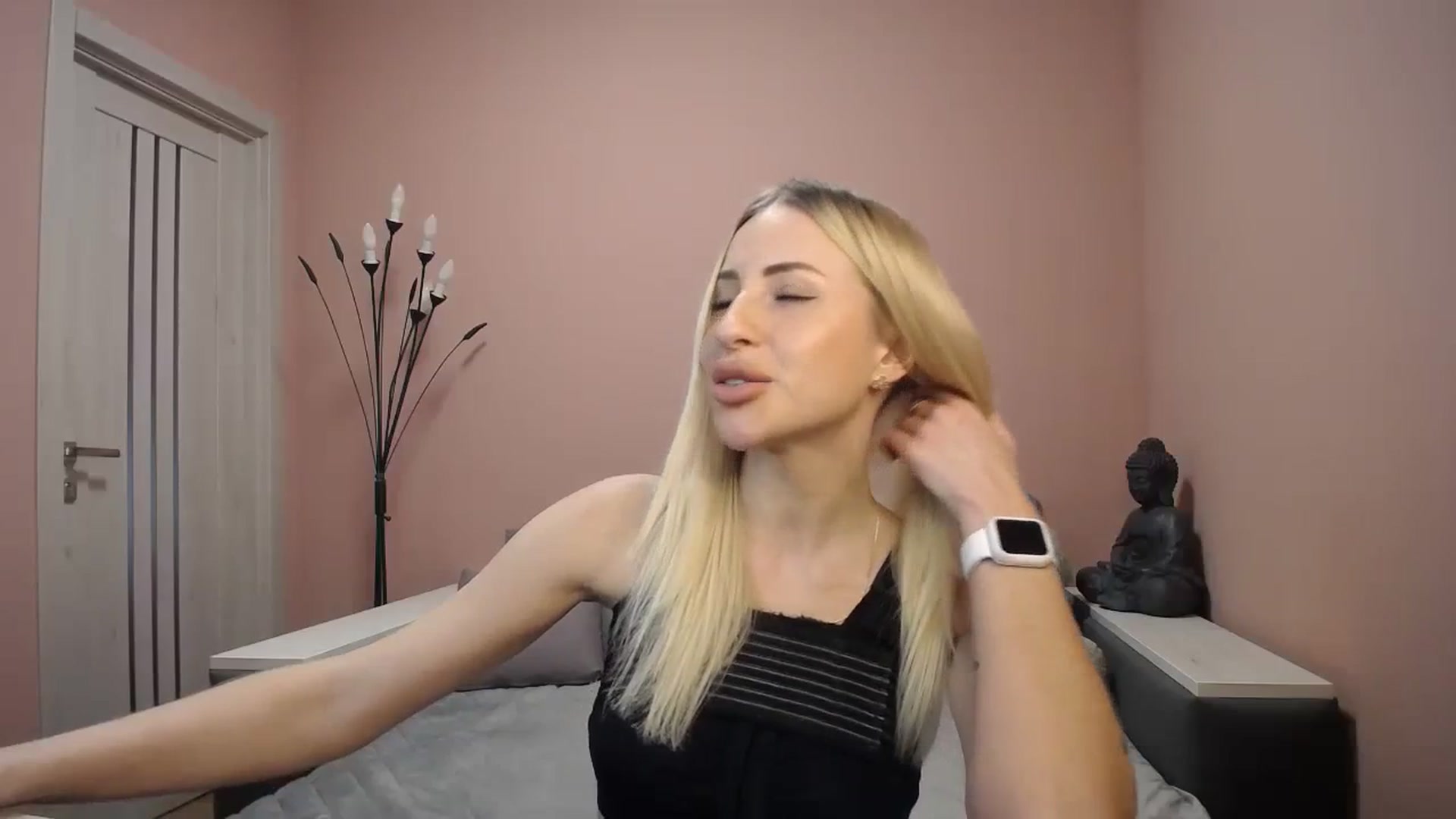 Gallery image thumbnail from KimKalash's myfreecams stream on, 01/04/2024, 10:01 image 3 of 20