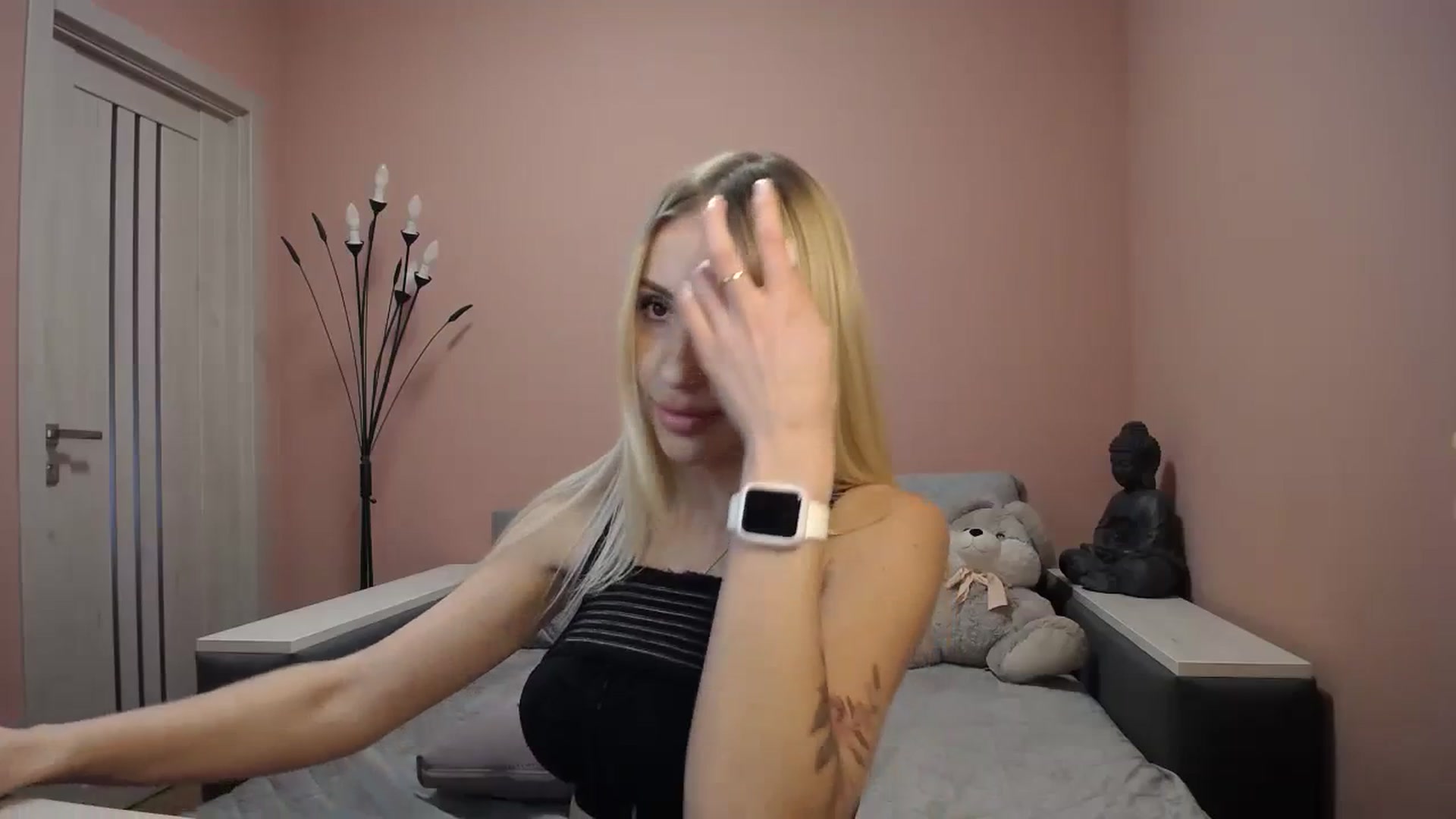 Gallery image thumbnail from KimKalash's myfreecams stream on, 01/04/2024, 10:01 image 16 of 20