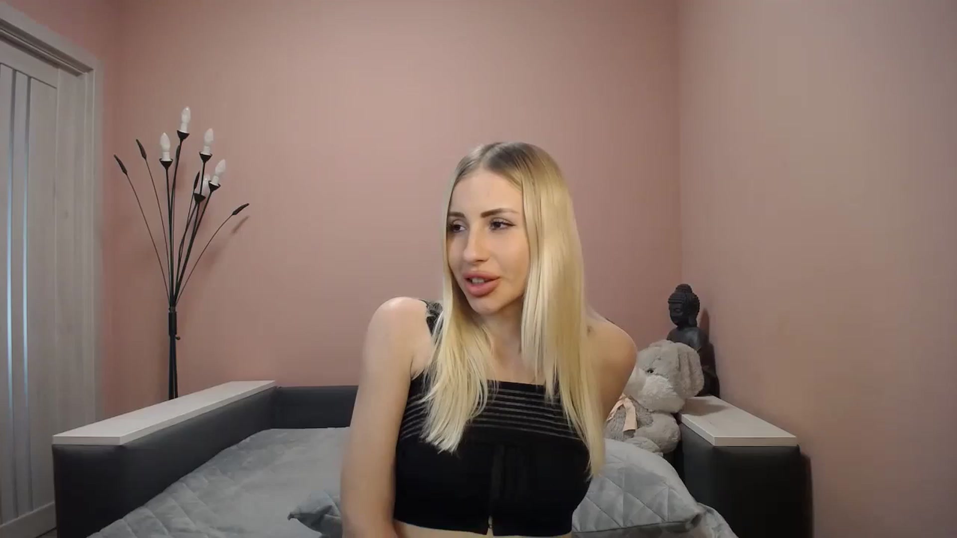 Gallery image thumbnail from KimKalash's myfreecams stream on, 01/05/2024, 12:17 image 12 of 20
