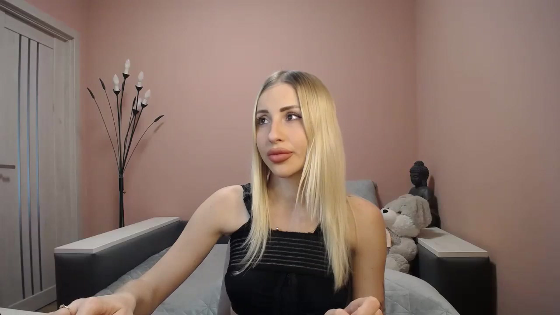 Gallery image thumbnail from KimKalash's myfreecams stream on, 01/05/2024, 12:17 image 3 of 20