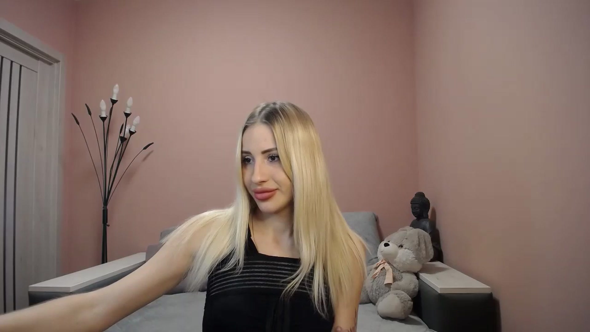 Gallery image thumbnail from KimKalash's myfreecams stream on, 01/06/2024, 09:49 image 8 of 20