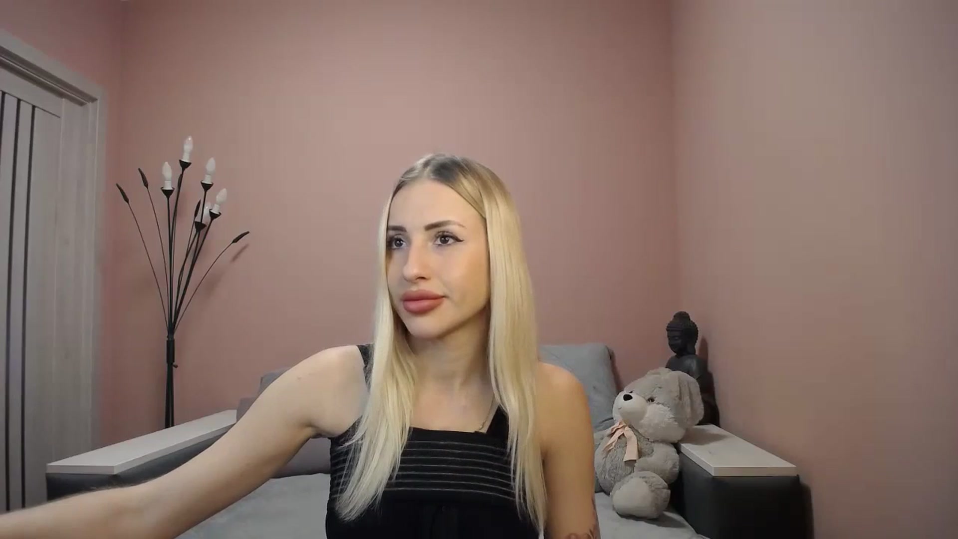 Gallery image thumbnail from KimKalash's myfreecams stream on, 01/06/2024, 09:49 image 5 of 20