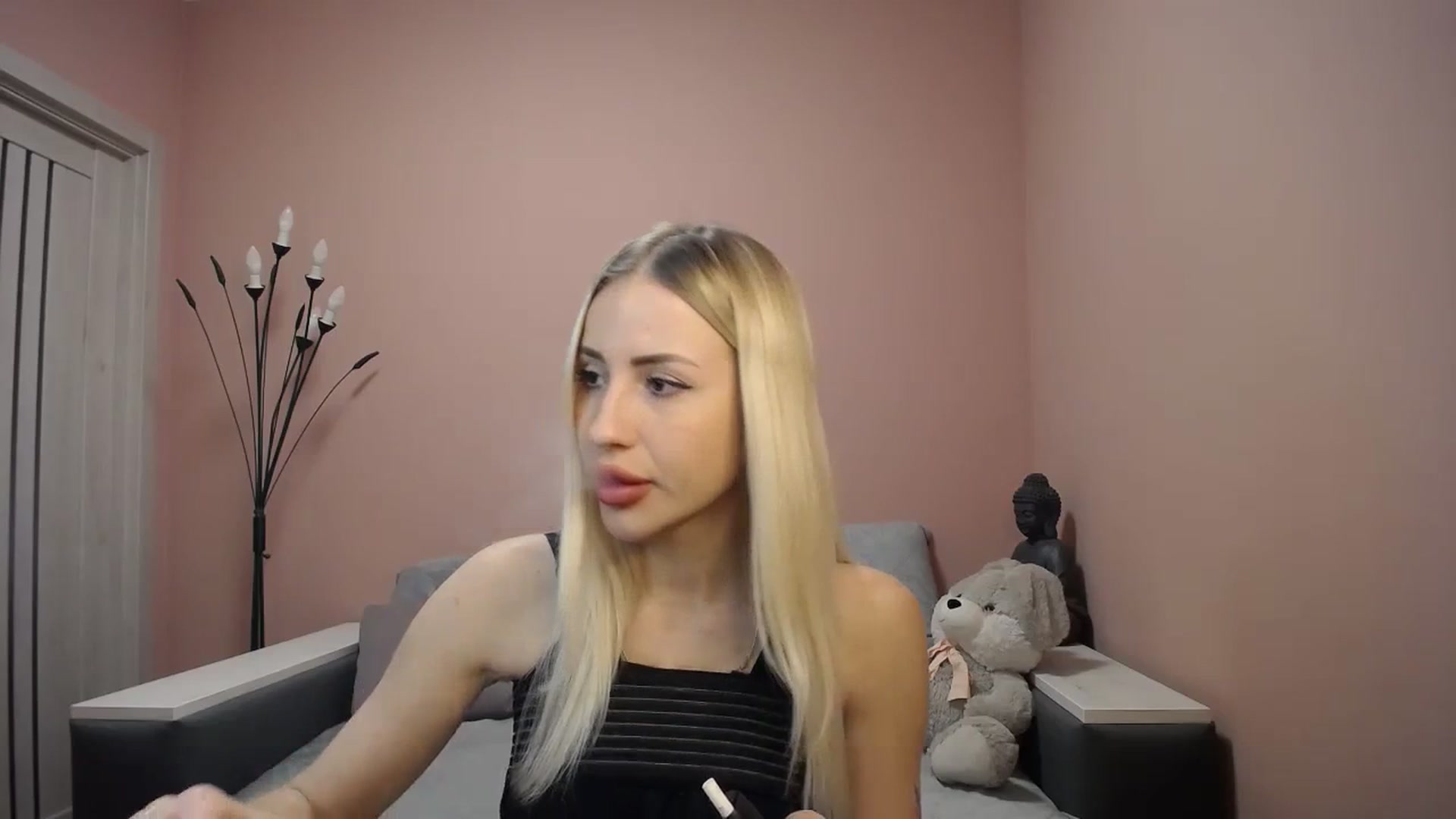 Gallery image thumbnail from KimKalash's myfreecams stream on, 01/06/2024, 09:49 image 4 of 20