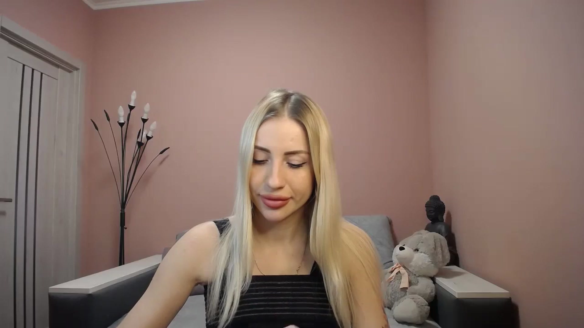 Gallery image thumbnail from KimKalash's myfreecams stream on, 01/06/2024, 09:49 image 17 of 20