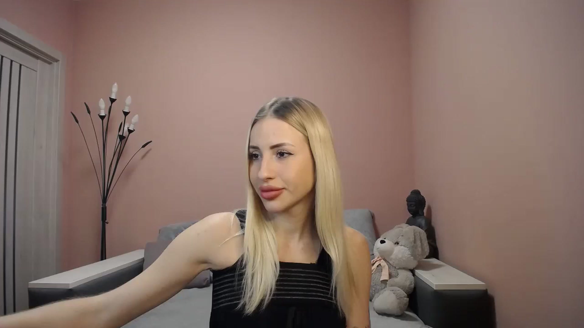 Gallery image thumbnail from KimKalash's myfreecams stream on, 01/06/2024, 09:49 image 10 of 20