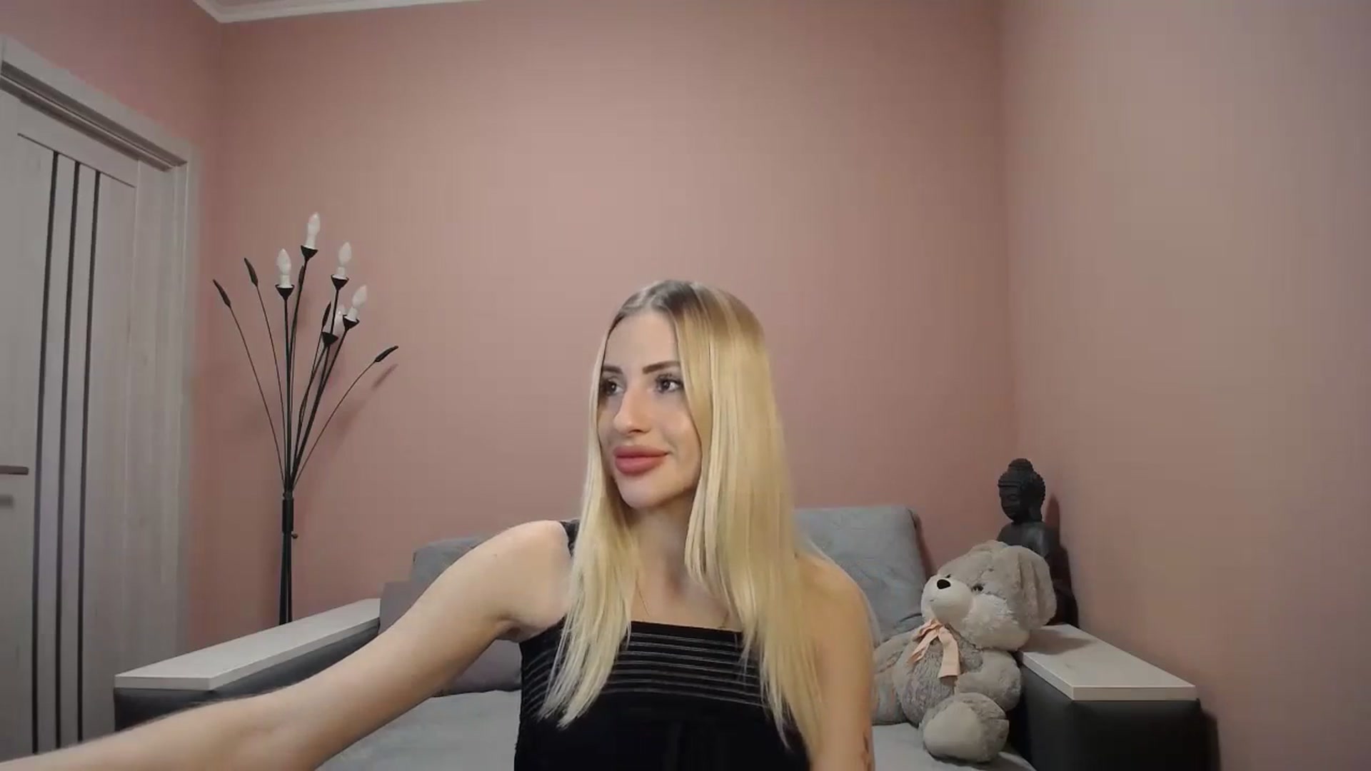 Gallery image thumbnail from KimKalash's myfreecams stream on, 01/06/2024, 09:49 image 18 of 20