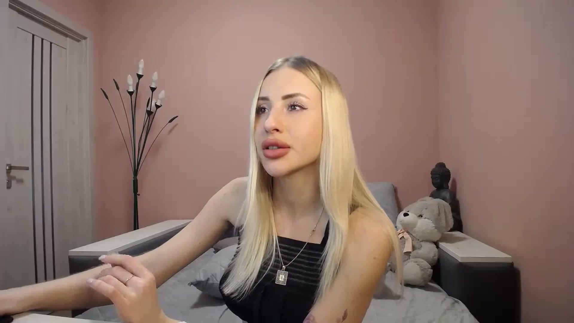 Gallery image thumbnail from KimKalash's myfreecams stream on, 01/06/2024, 10:55 image 15 of 20