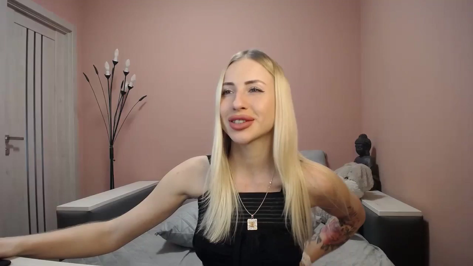 Gallery image thumbnail from KimKalash's myfreecams stream on, 01/06/2024, 10:55 image 5 of 20
