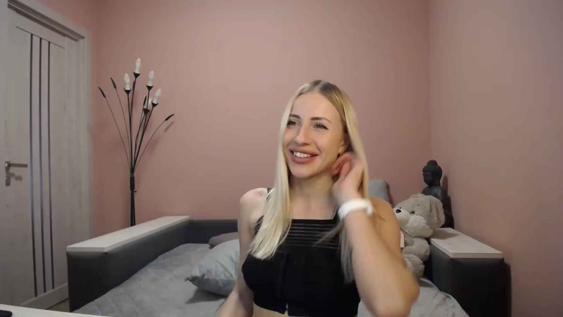 Gallery image thumbnail from KimKalash's myfreecams stream on, 01/06/2024, 10:55 image 1 of 20