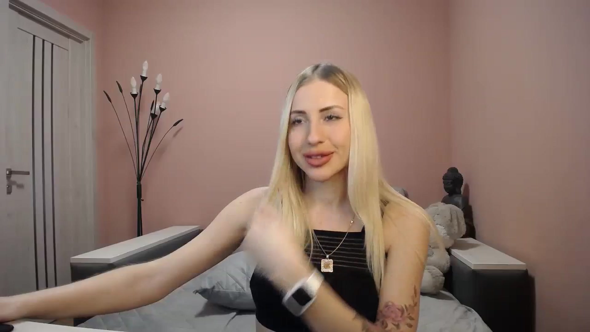 Gallery image thumbnail from KimKalash's myfreecams stream on, 01/06/2024, 10:55 image 13 of 20