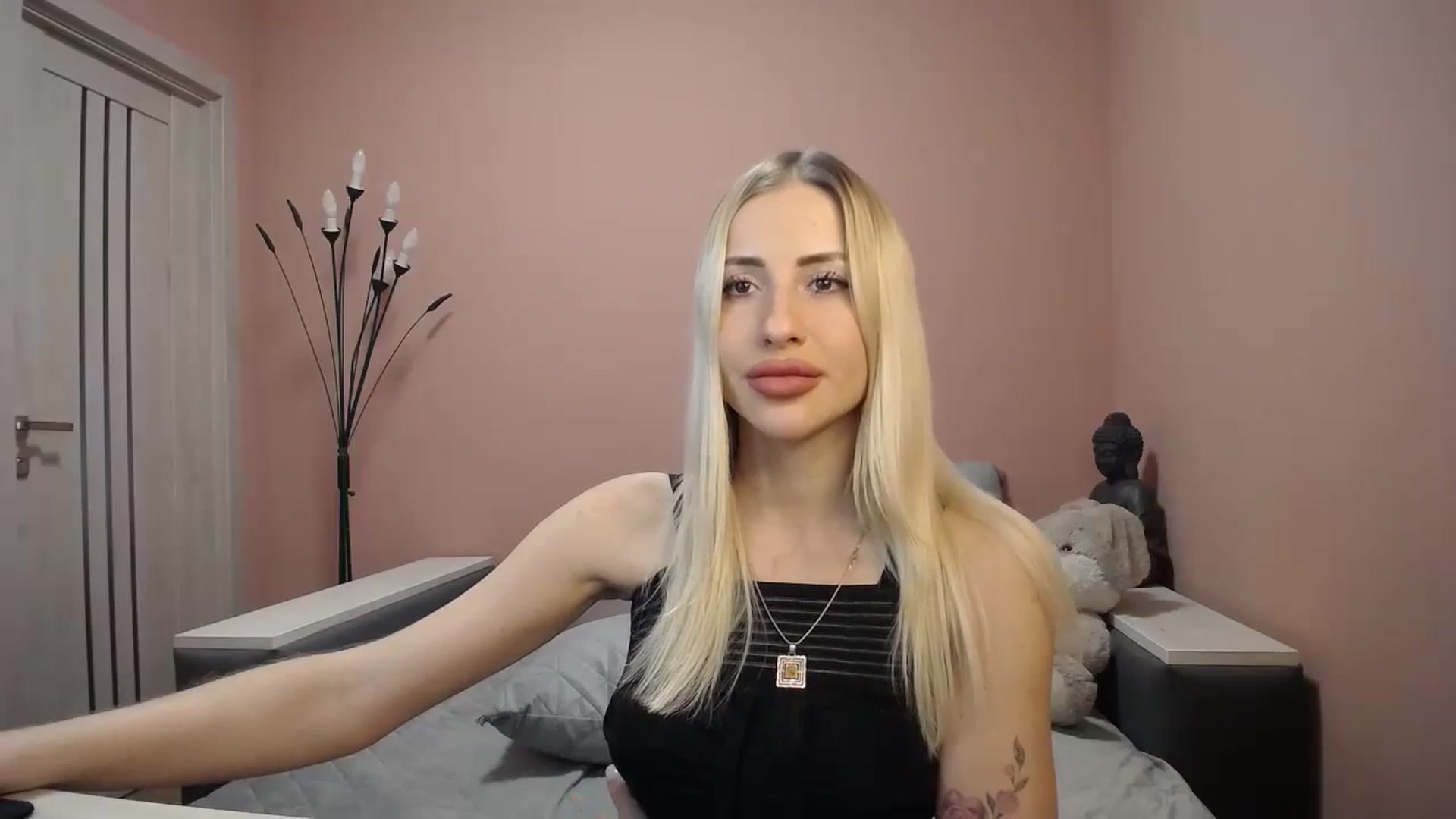 Gallery image thumbnail from KimKalash's myfreecams stream on, 01/06/2024, 10:55 image 9 of 20
