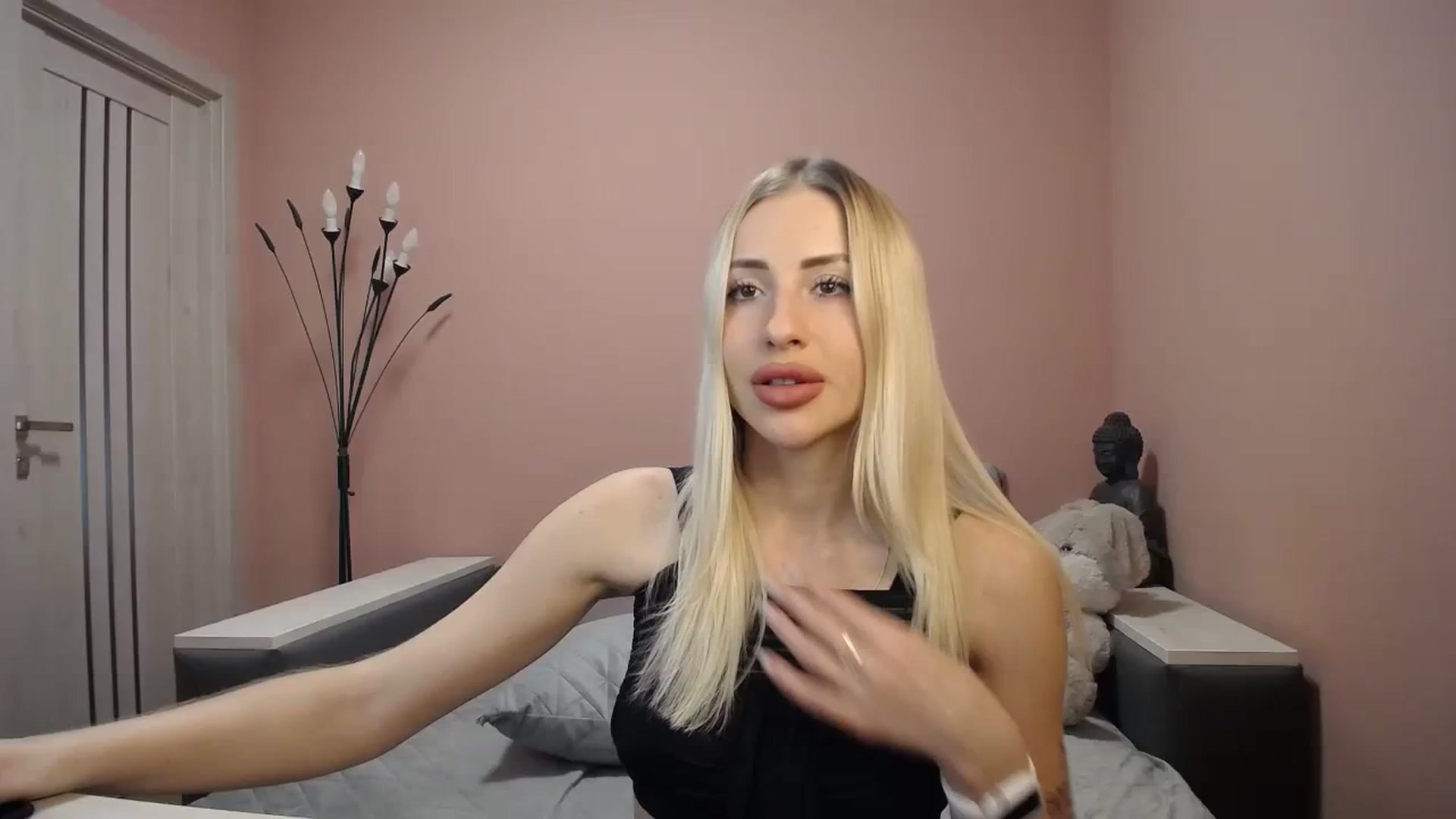 Gallery image thumbnail from KimKalash's myfreecams stream on, 01/06/2024, 10:55 image 3 of 20