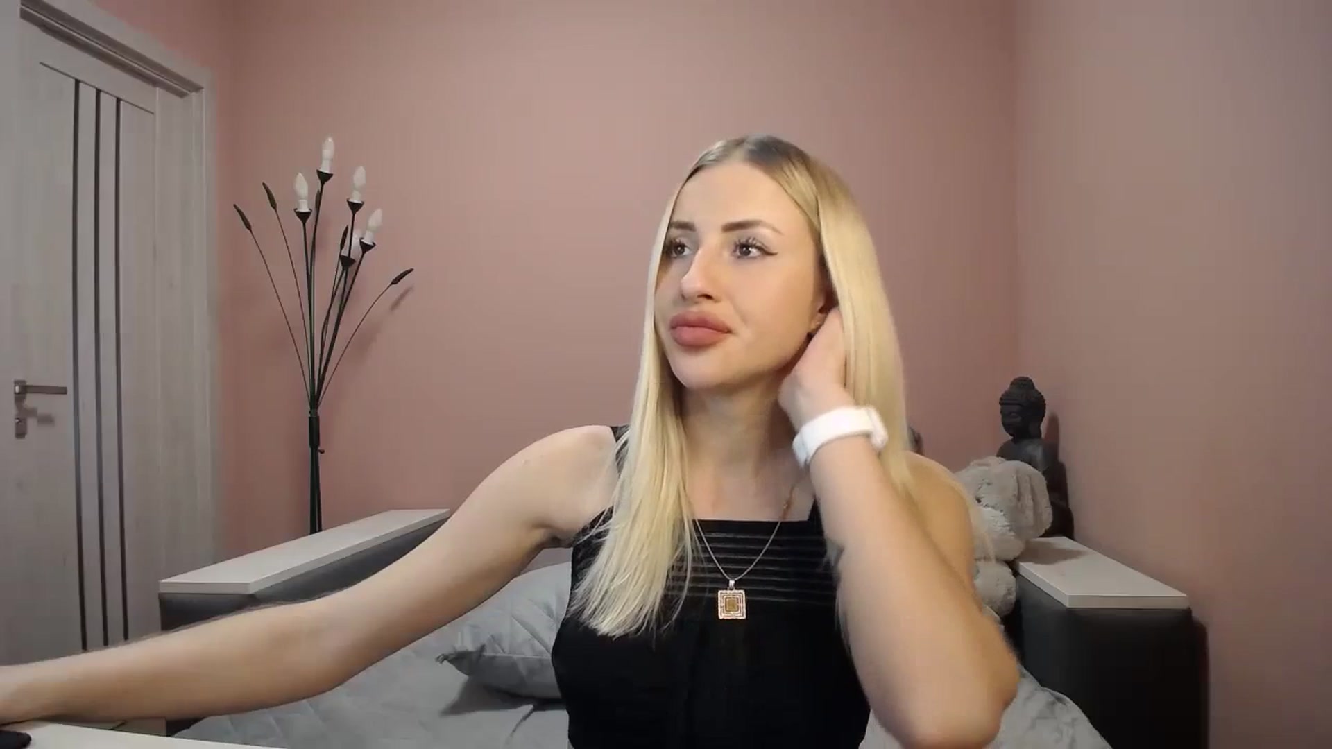 Gallery image thumbnail from KimKalash's myfreecams stream on, 01/06/2024, 10:55 image 8 of 20