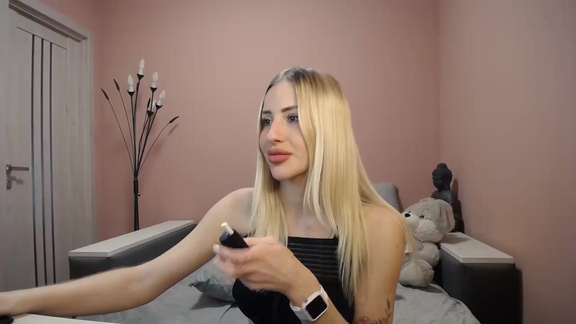 Gallery image thumbnail from KimKalash's myfreecams stream on, 01/06/2024, 10:55 image 2 of 20