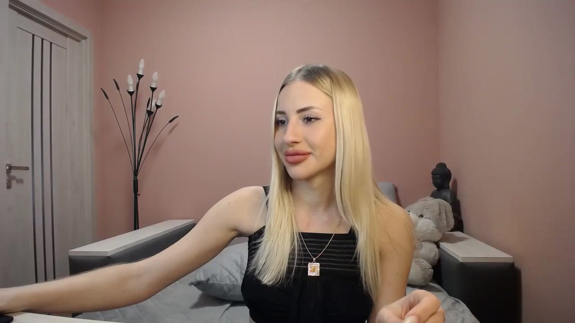 Gallery image thumbnail from KimKalash's myfreecams stream on, 01/06/2024, 10:55 image 6 of 20