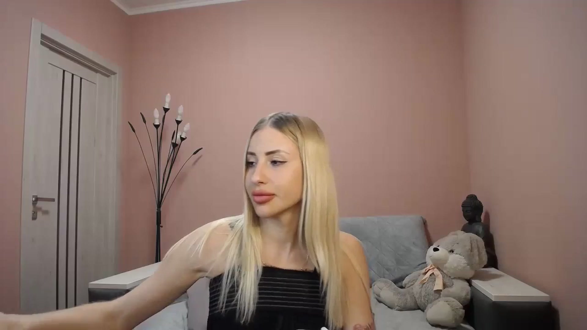 Gallery image thumbnail from KimKalash's myfreecams stream on, 01/06/2024, 13:27 image 20 of 20