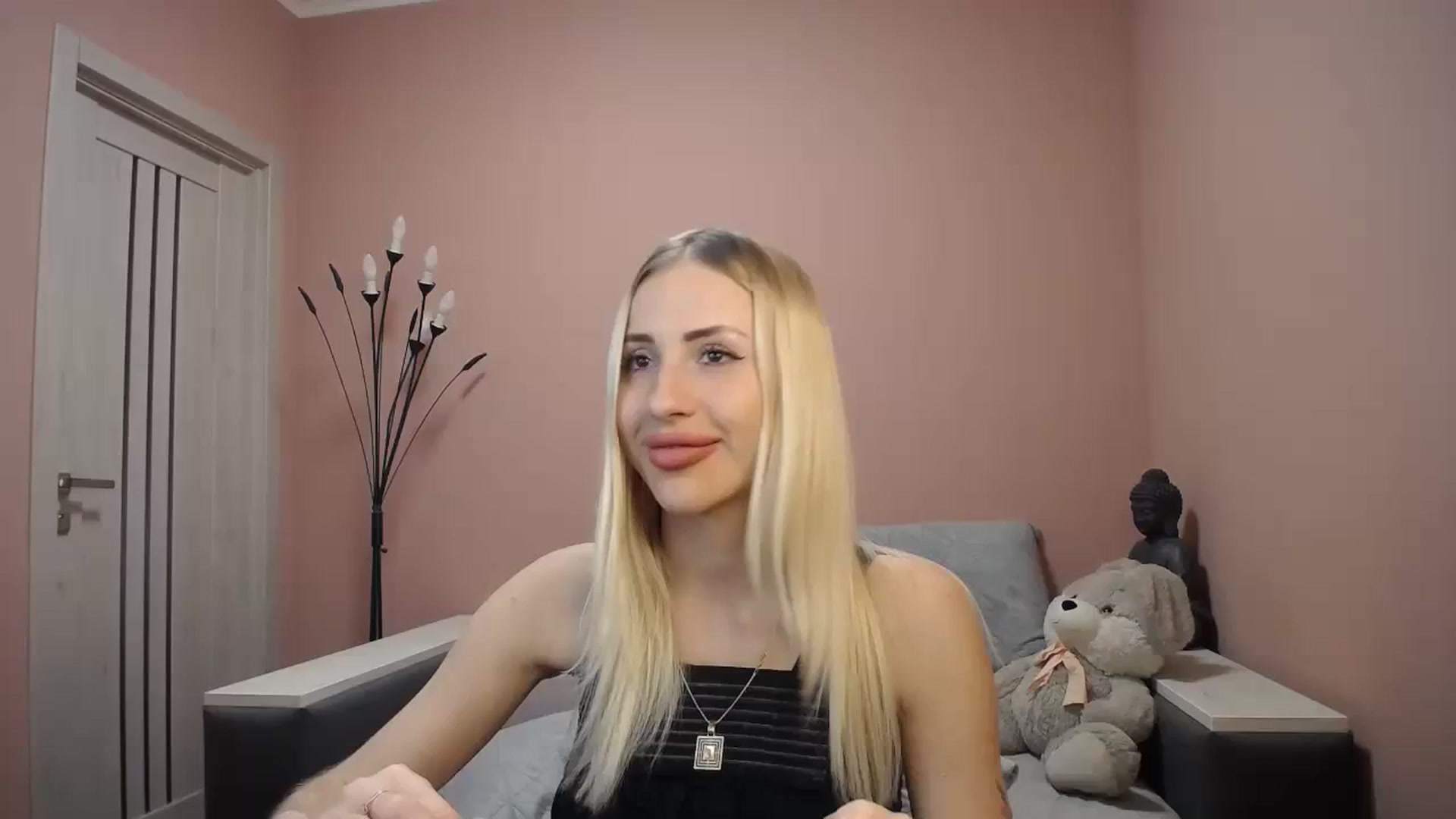 Gallery image thumbnail from KimKalash's myfreecams stream on, 01/06/2024, 13:27 image 1 of 20