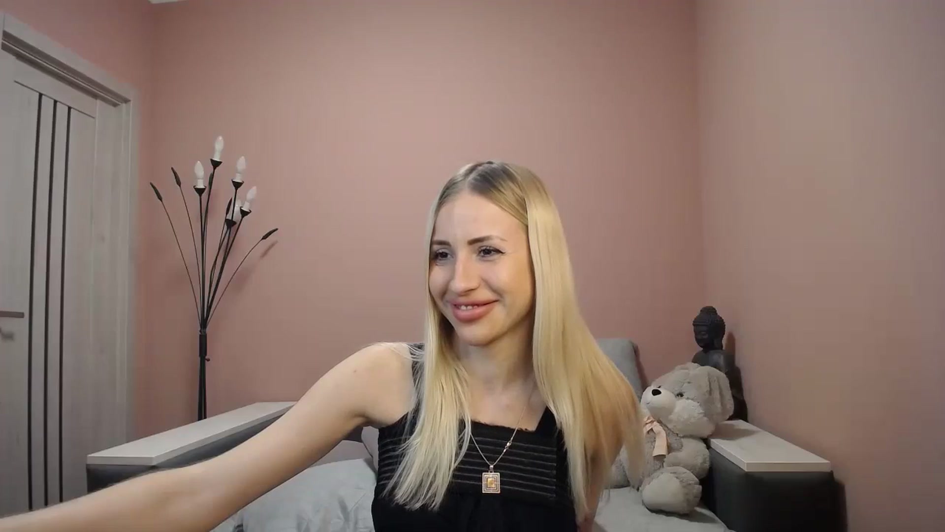 Gallery image thumbnail from KimKalash's myfreecams stream on, 01/06/2024, 14:01 image 20 of 20