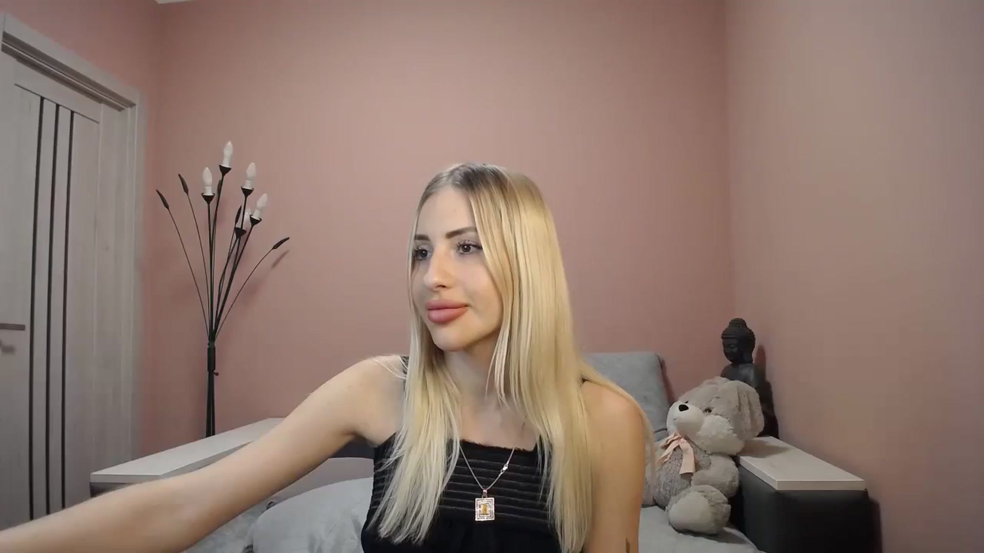 Gallery image thumbnail from KimKalash's myfreecams stream on, 01/06/2024, 14:01 image 18 of 20