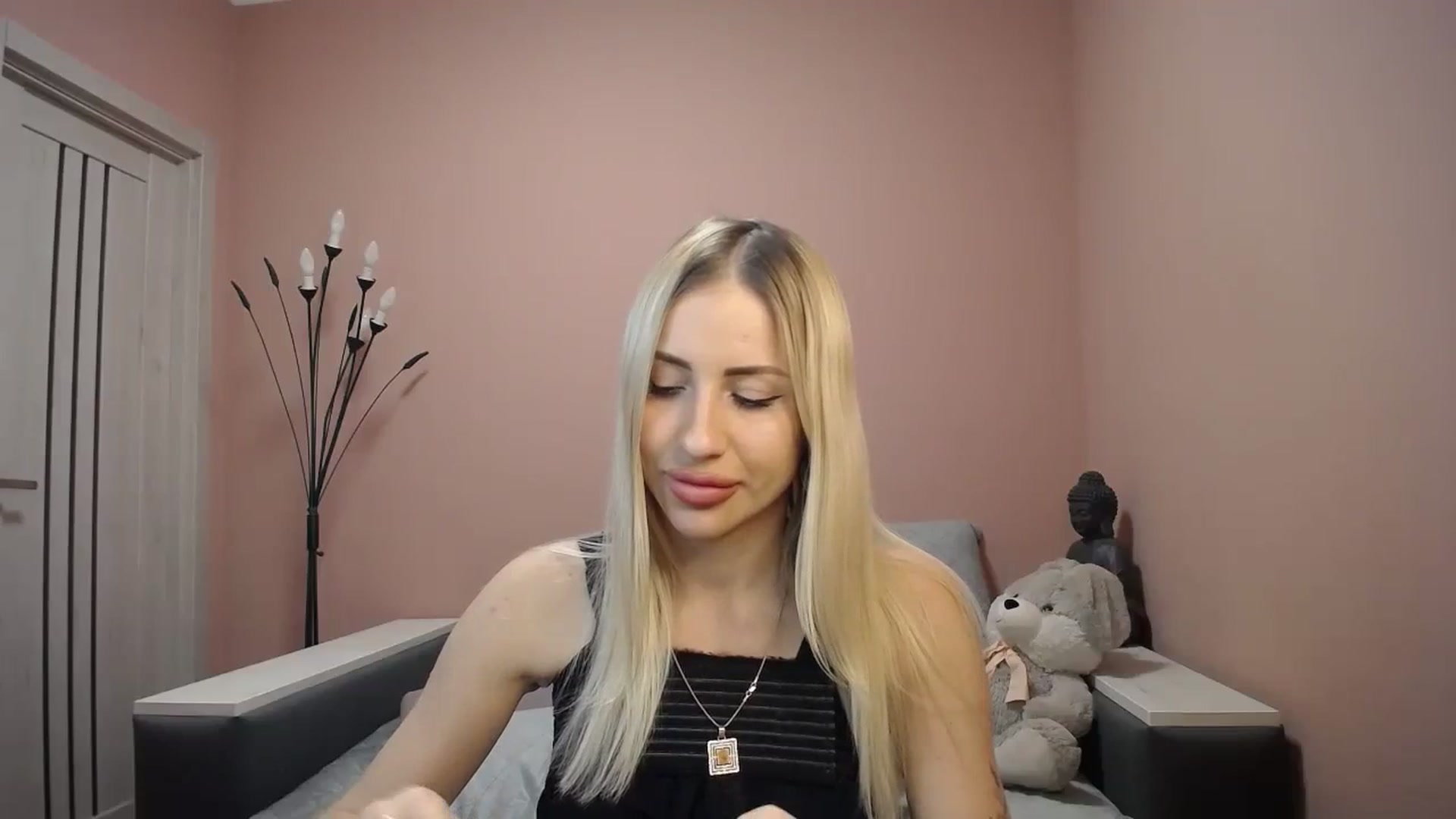 Gallery image thumbnail from KimKalash's myfreecams stream on, 01/06/2024, 14:01 image 9 of 20