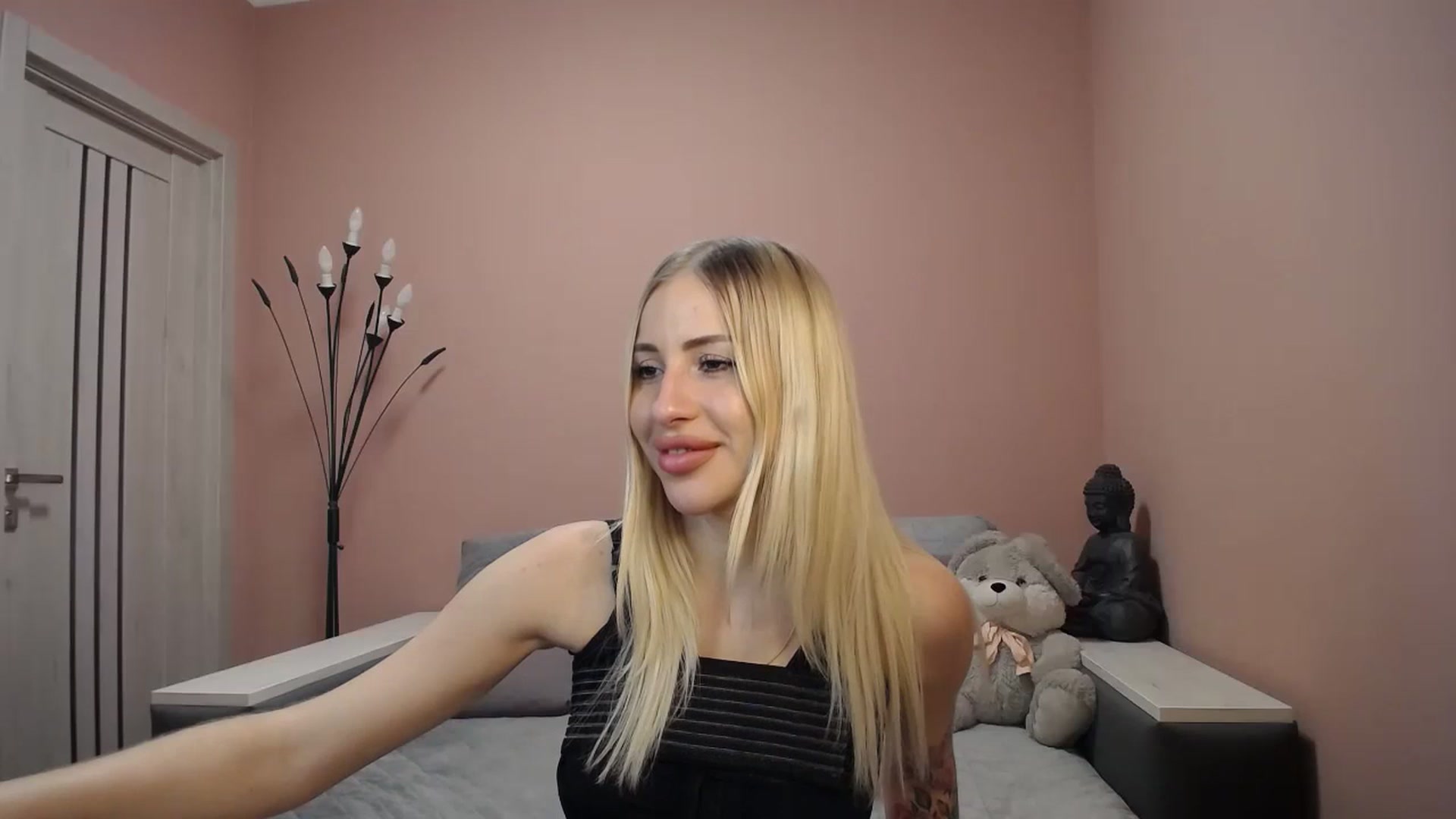 Gallery image thumbnail from KimKalash's myfreecams stream on, 01/08/2024, 10:29 image 12 of 20